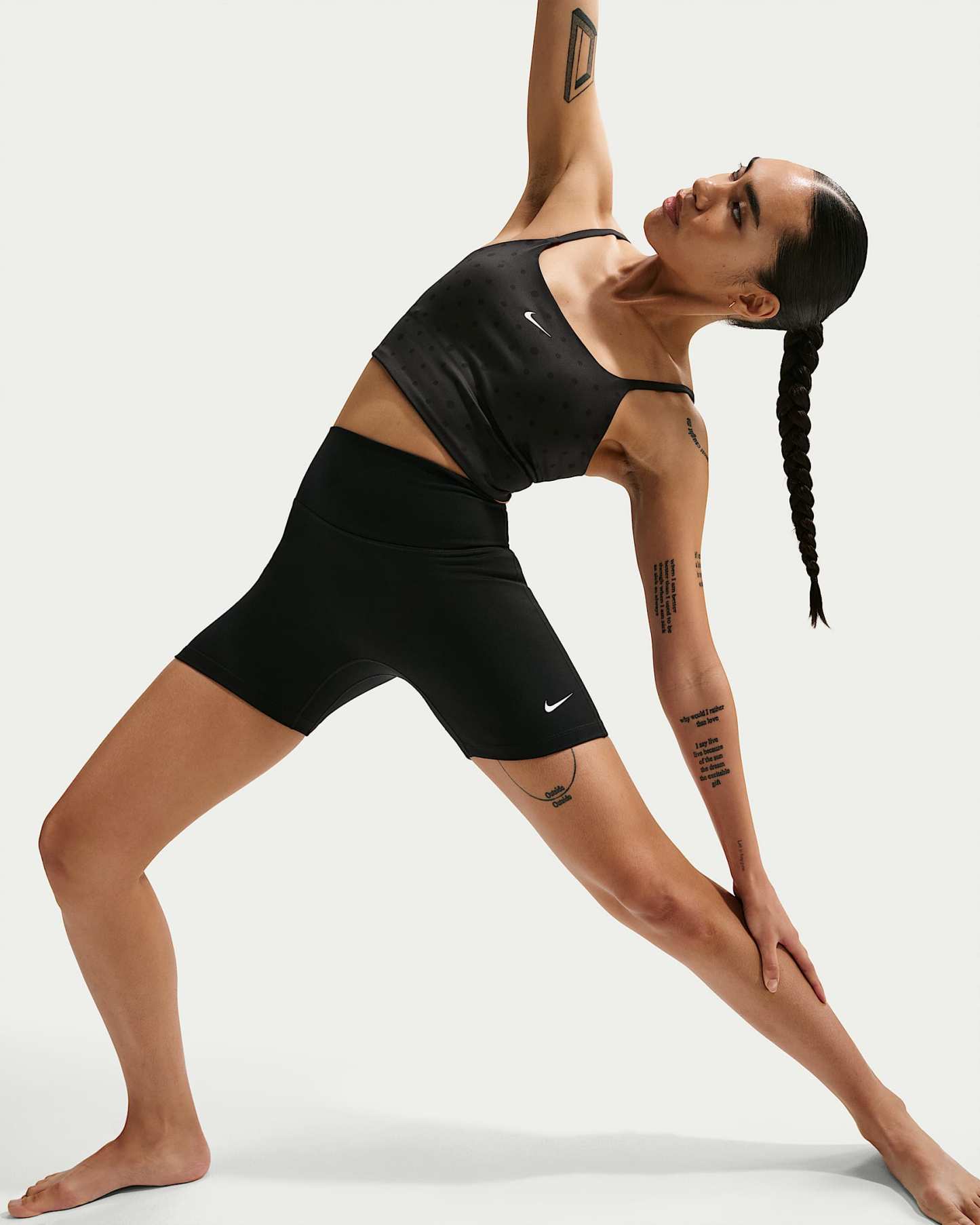 Nike One Yüksek Belli 13 cm Kadın Bisiklet Şortu - Siyah/Beyaz