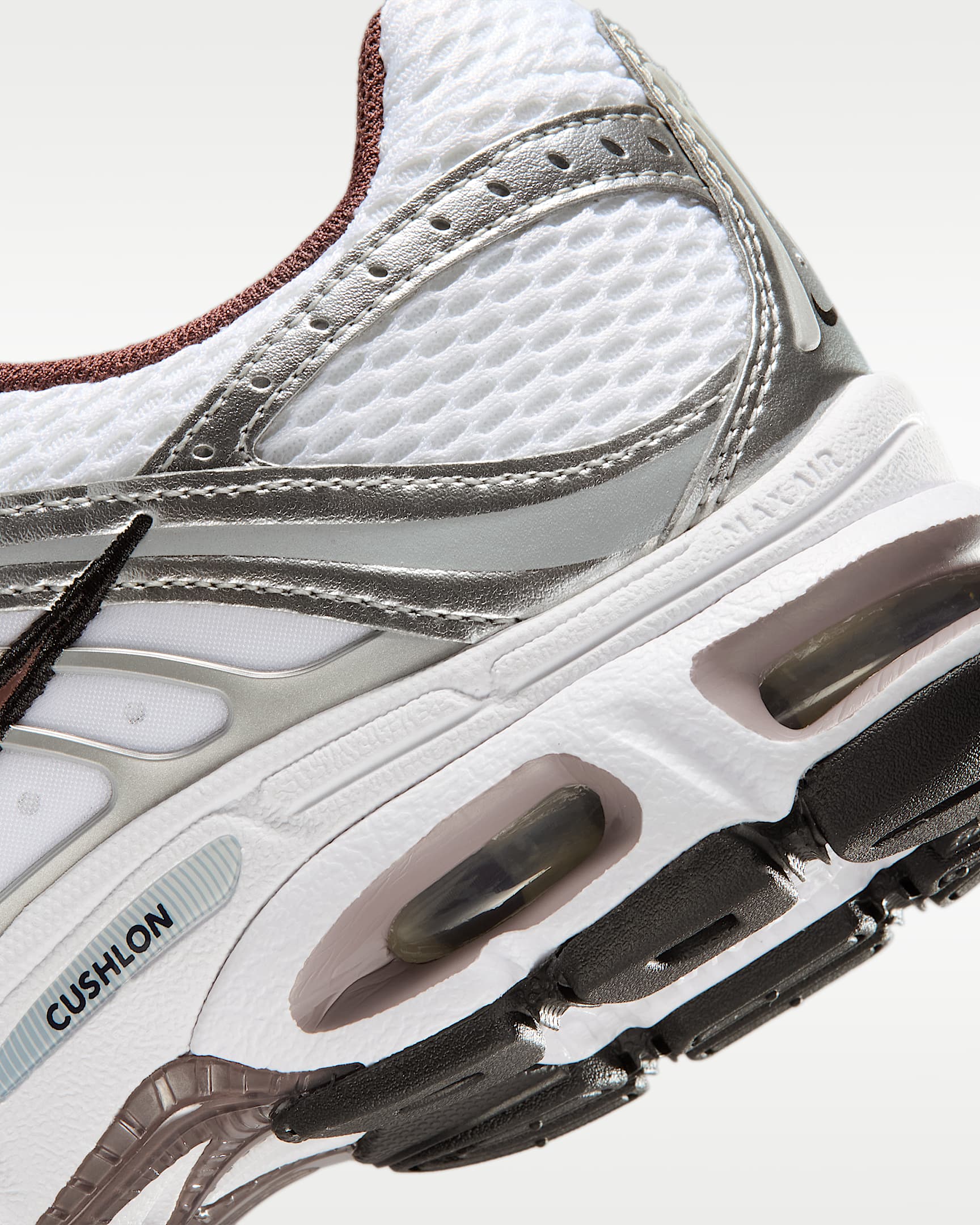 Yansıtıcı Vurgulara Sahip Nike Air Max Moto 2K Kadın Ayakkabısı - Beyaz/Metallic Silver/Siyah/Tattoo