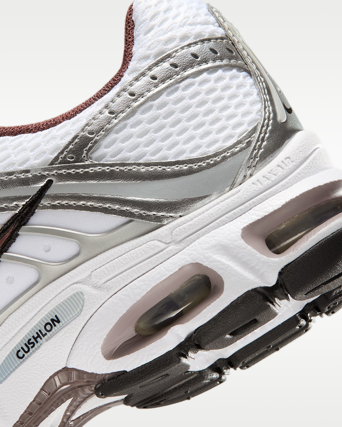 Yansıtıcı Vurgulara Sahip Nike Air Max Moto 2K Kadın Ayakkabısı - Beyaz/Metallic Silver/Siyah/Tattoo