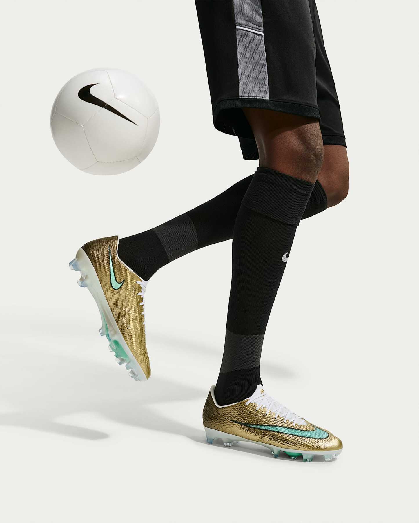 Nike Mercurial Superfly 11 Elite "Kylian Mbappé" Düşük Bilekli Kuru Çim Zemin Kramponu - Metallic Gold/Green Glow