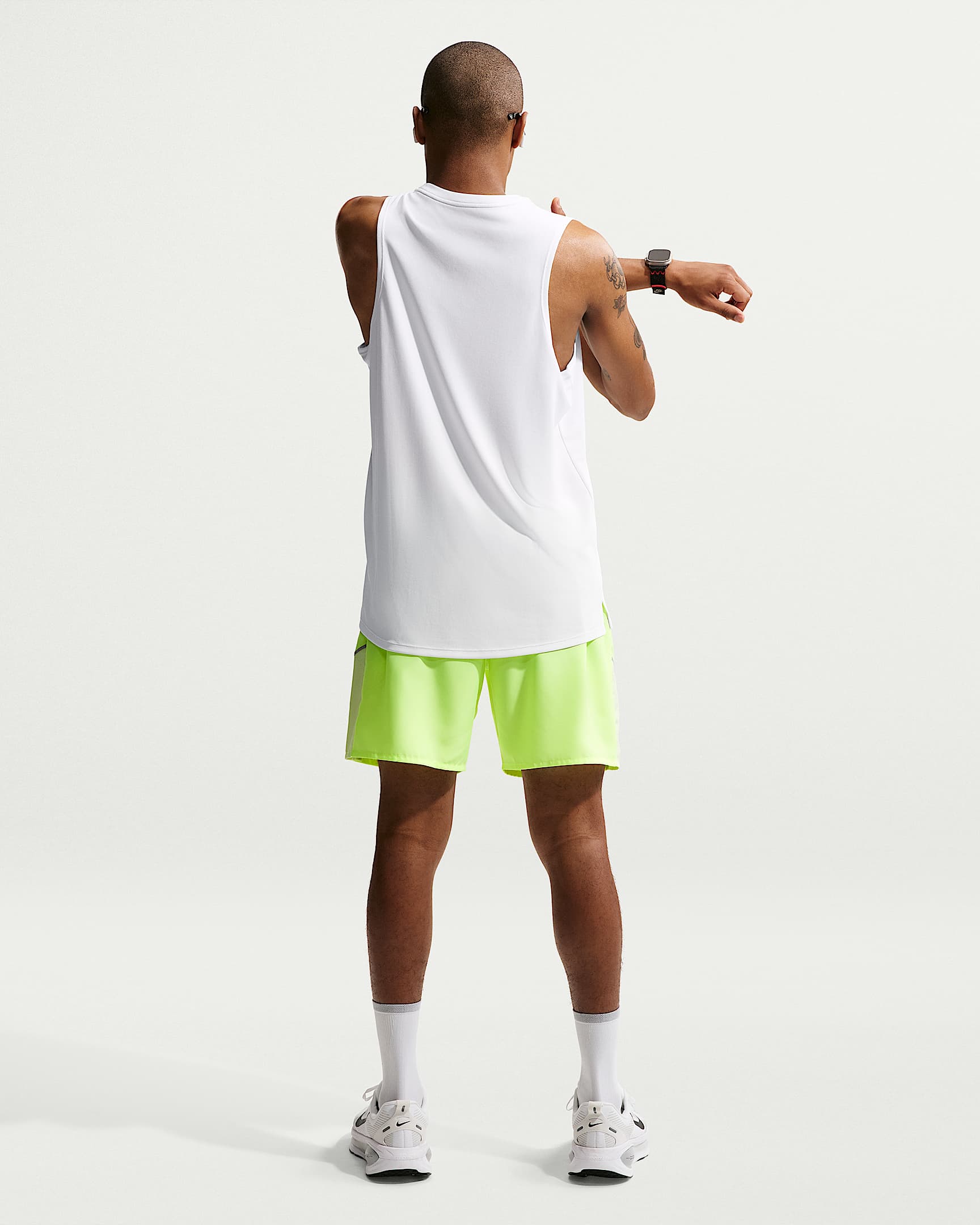 Nike Miler Dri-FIT Erkek Koşu Atleti - Beyaz