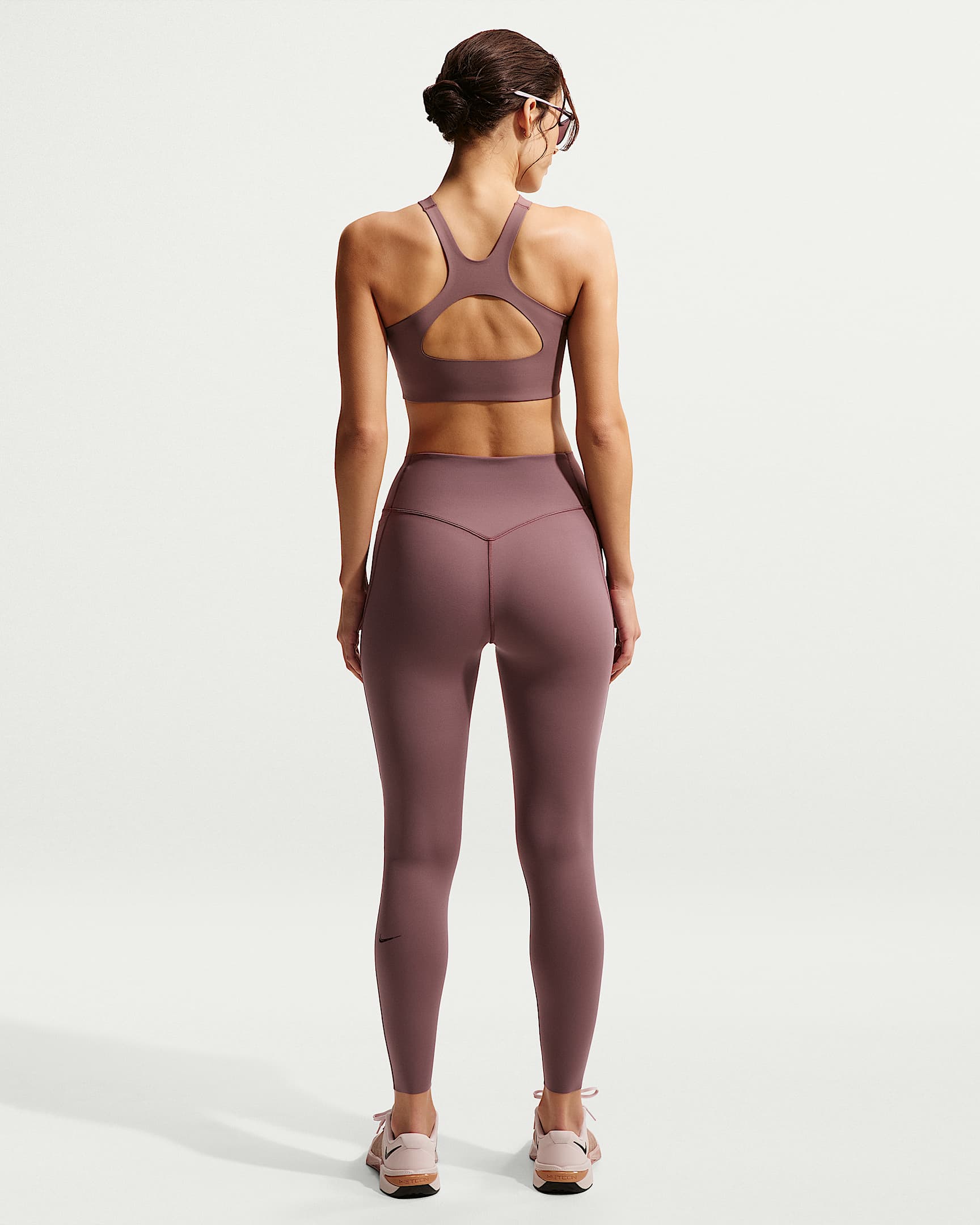 Nike Universa Yüksek Belli Bilek Üstü Ön Dikişsiz Kadın Taytı - Tattoo/Tattoo/Burgundy Crush