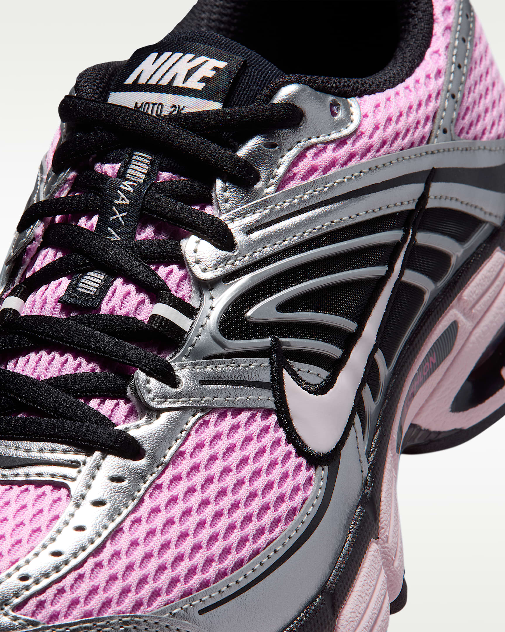 Yansıtıcı Vurgulara Sahip Nike Air Max Moto 2K Kadın Ayakkabısı - Pink Rise/Metallic Silver/Siyah/Pearl Pink