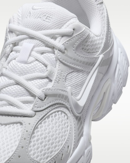 Nike V5 RNR Yansıtıcı Tasarım Vurgulu Kadın Ayakkabısı - Beyaz/Siyah/Metallic Silver/Beyaz