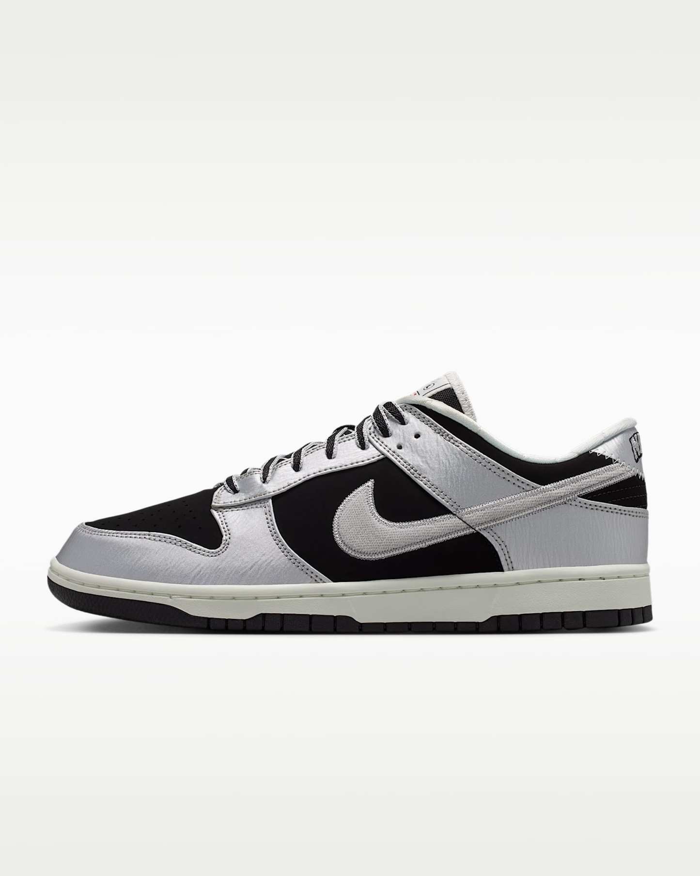 Nike Dunk Low Retro Erkek Ayakkabısı - Metallic Silver/Siyah/Sail/Metallic Silver