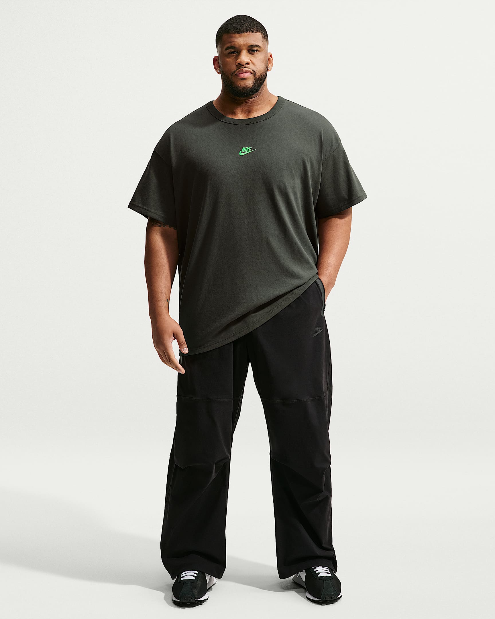 Nike Sportswear Premium Essentials Erkek Tişörtü - Newsprint