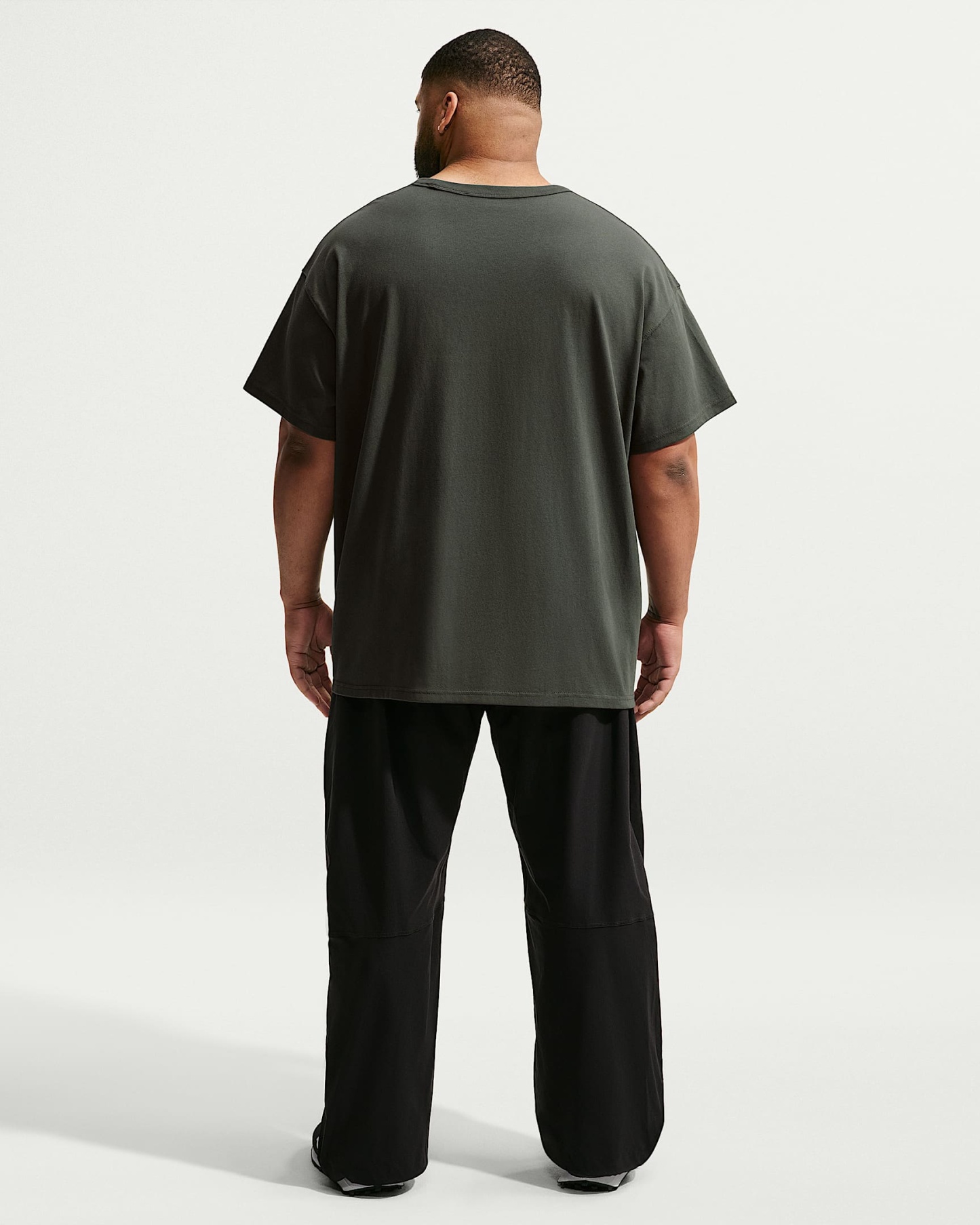 Nike Sportswear Premium Essentials Erkek Tişörtü - Newsprint