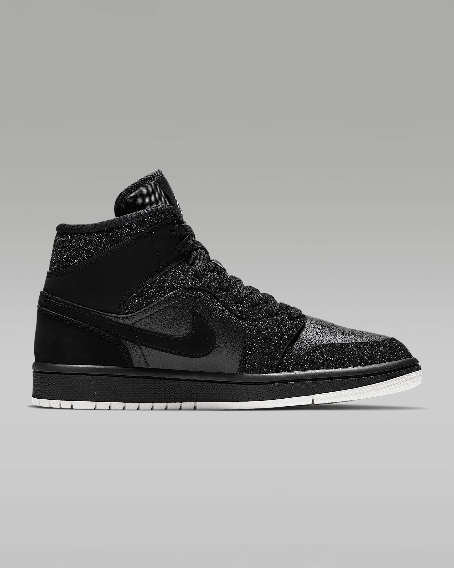 Air Jordan 1 Mid Kadın Ayakkabısı - Siyah/Beyaz/Phantom