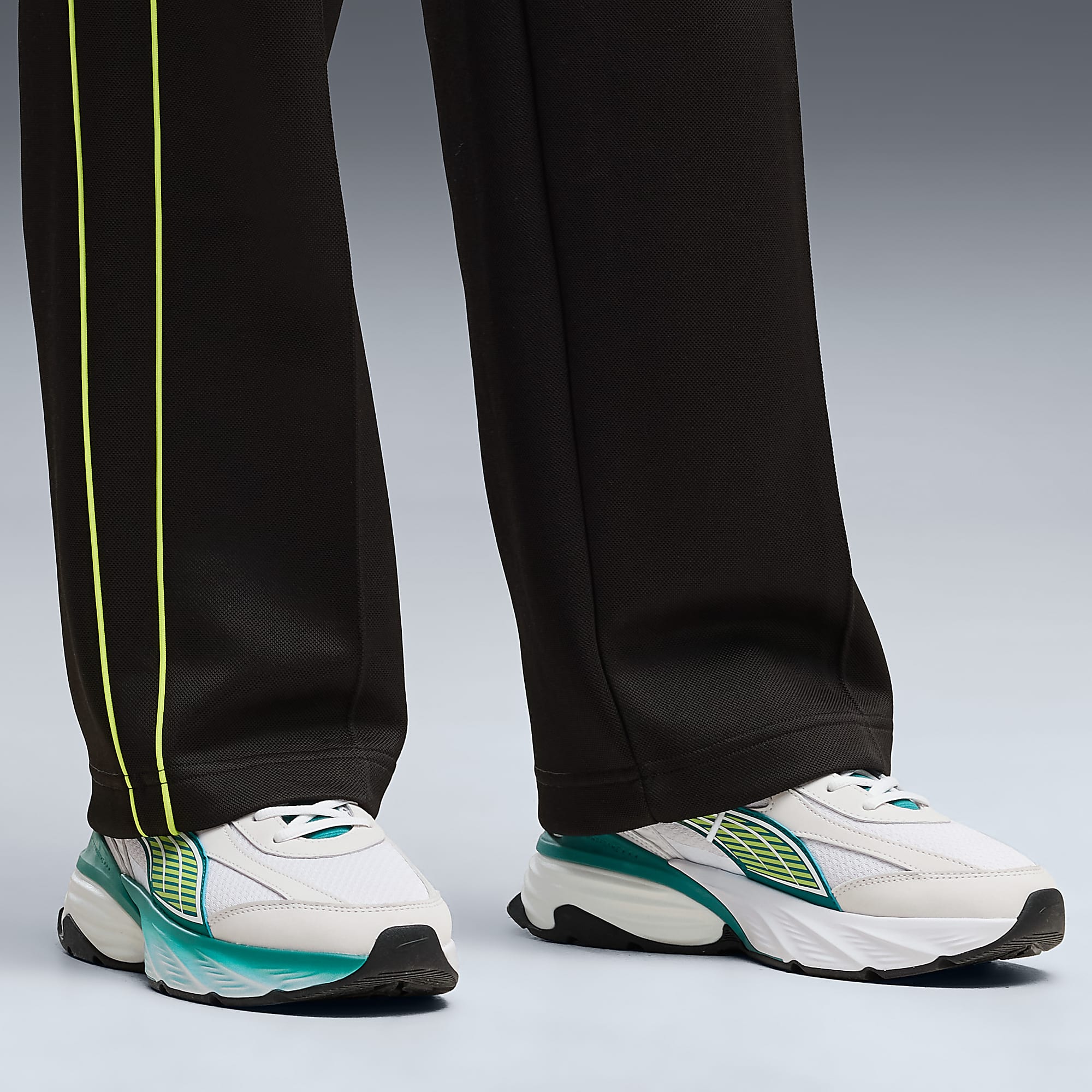 PUMA x ASTON MARTIN ARAMCO F1® TEAM Fade UNISEX Ayakkabı - PUMA White-Lime Shimmer - 309354_02 - Görsel 2