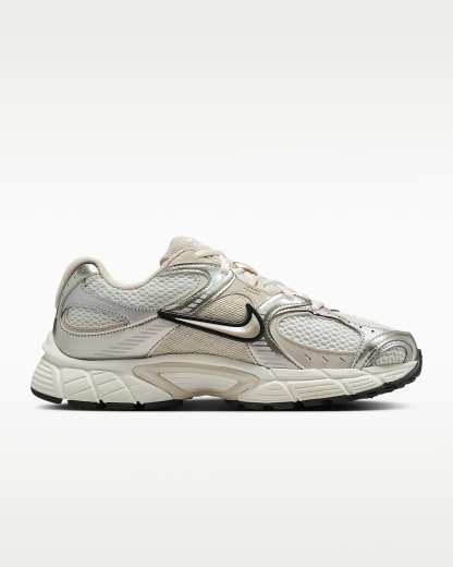 Nike V5 RNR Yansıtıcı Tasarım Vurgulu Kadın Ayakkabısı - Summit White/Sail/Siyah/Light Orewood Brown