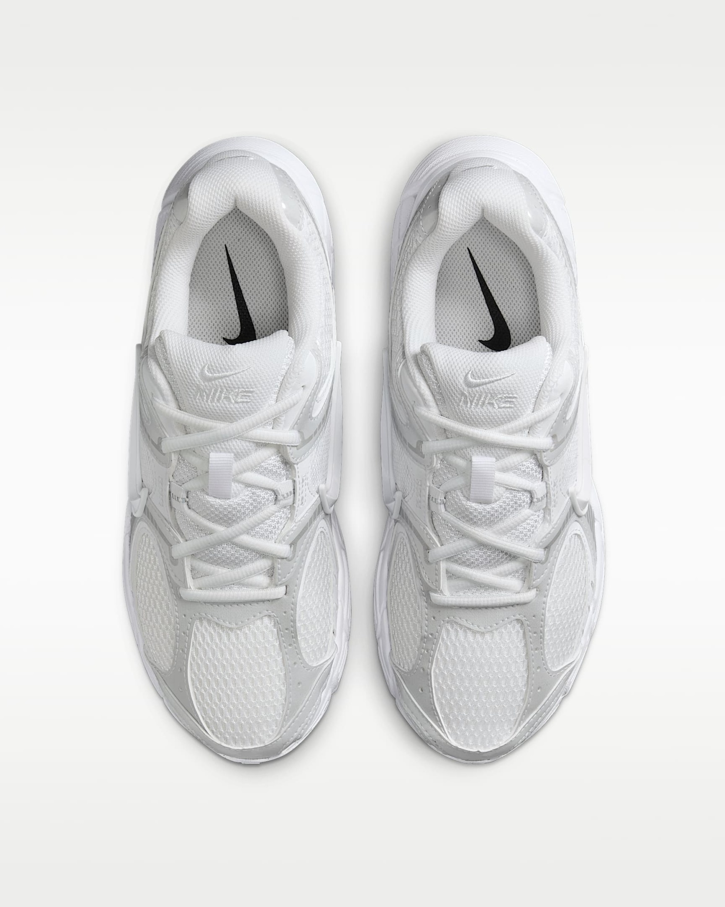 Nike V5 RNR Yansıtıcı Tasarım Vurgulu Kadın Ayakkabısı - Beyaz/Siyah/Metallic Silver/Beyaz