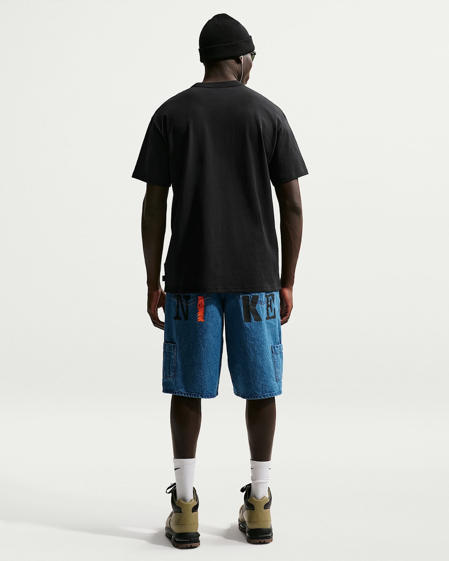 Nike Sportswear Premium Essentials Erkek Tişörtü - Siyah