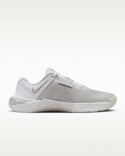 Nike Metcon 10 Kadın Antrenman Ayakkabısı - Beyaz/Platinum Tint/Wolf Grey/Metallic Silver