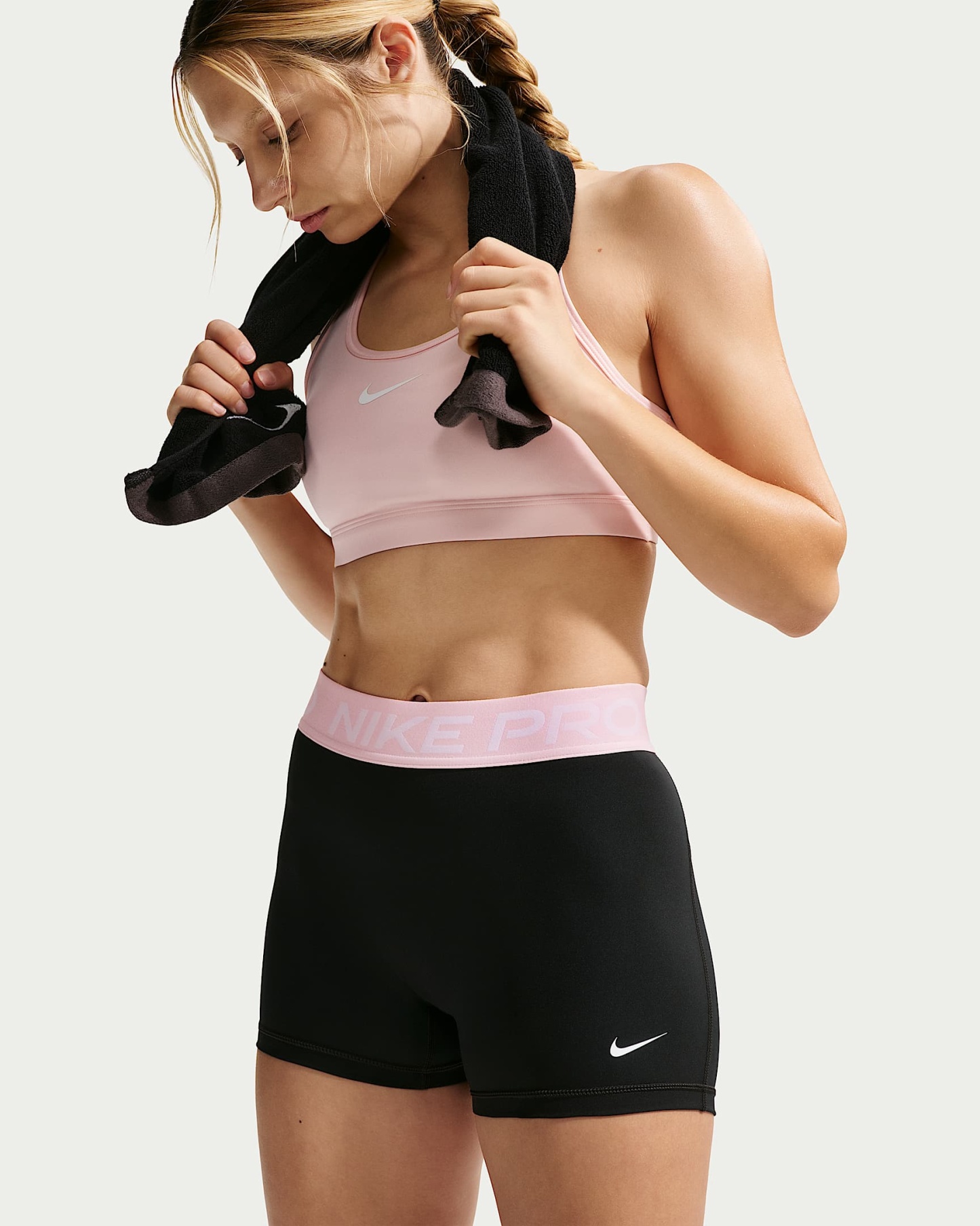Nike Pro Normal Belli 8 cm Kadın Bisiklet Şortu - Siyah/Pink Foam/Beyaz