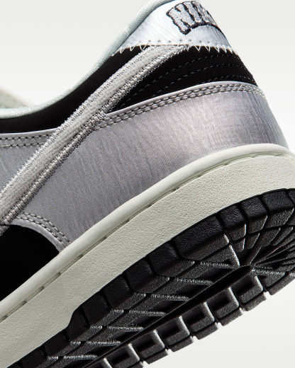 Nike Dunk Low Retro Erkek Ayakkabısı - Metallic Silver/Siyah/Sail/Metallic Silver