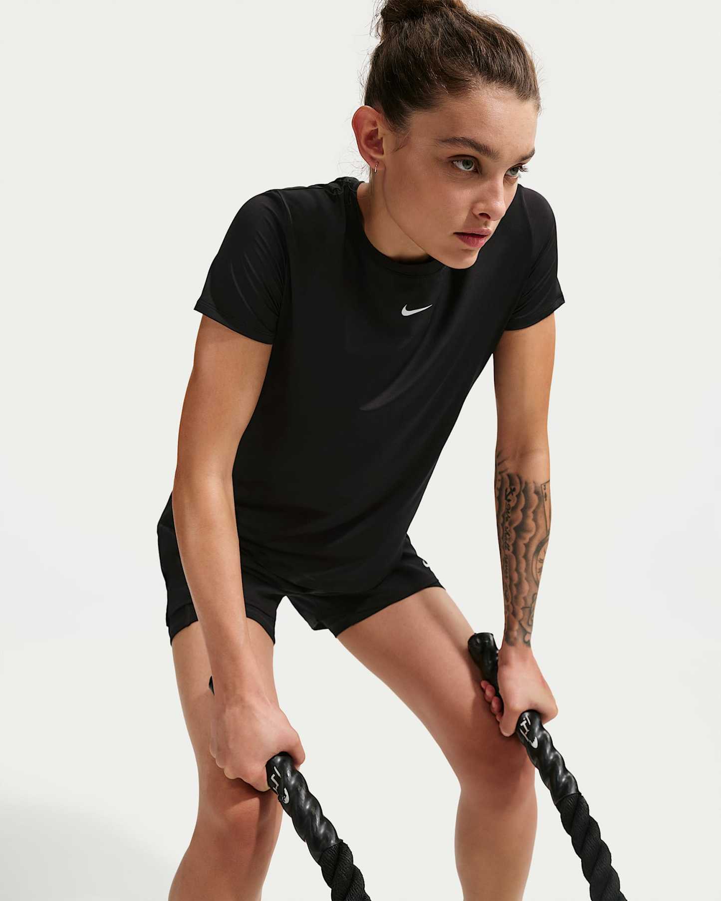 Nike One Classic Dri-FIT Kısa Kollu Kadın Üstü - Siyah/Beyaz