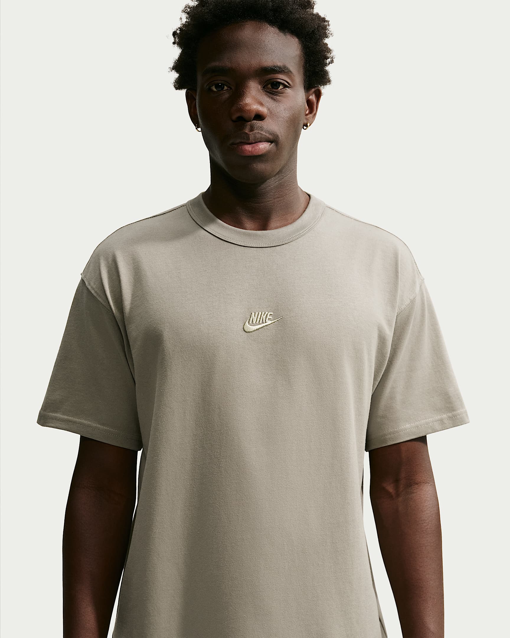 Nike Sportswear Premium Essentials Erkek Tişörtü - Light Army