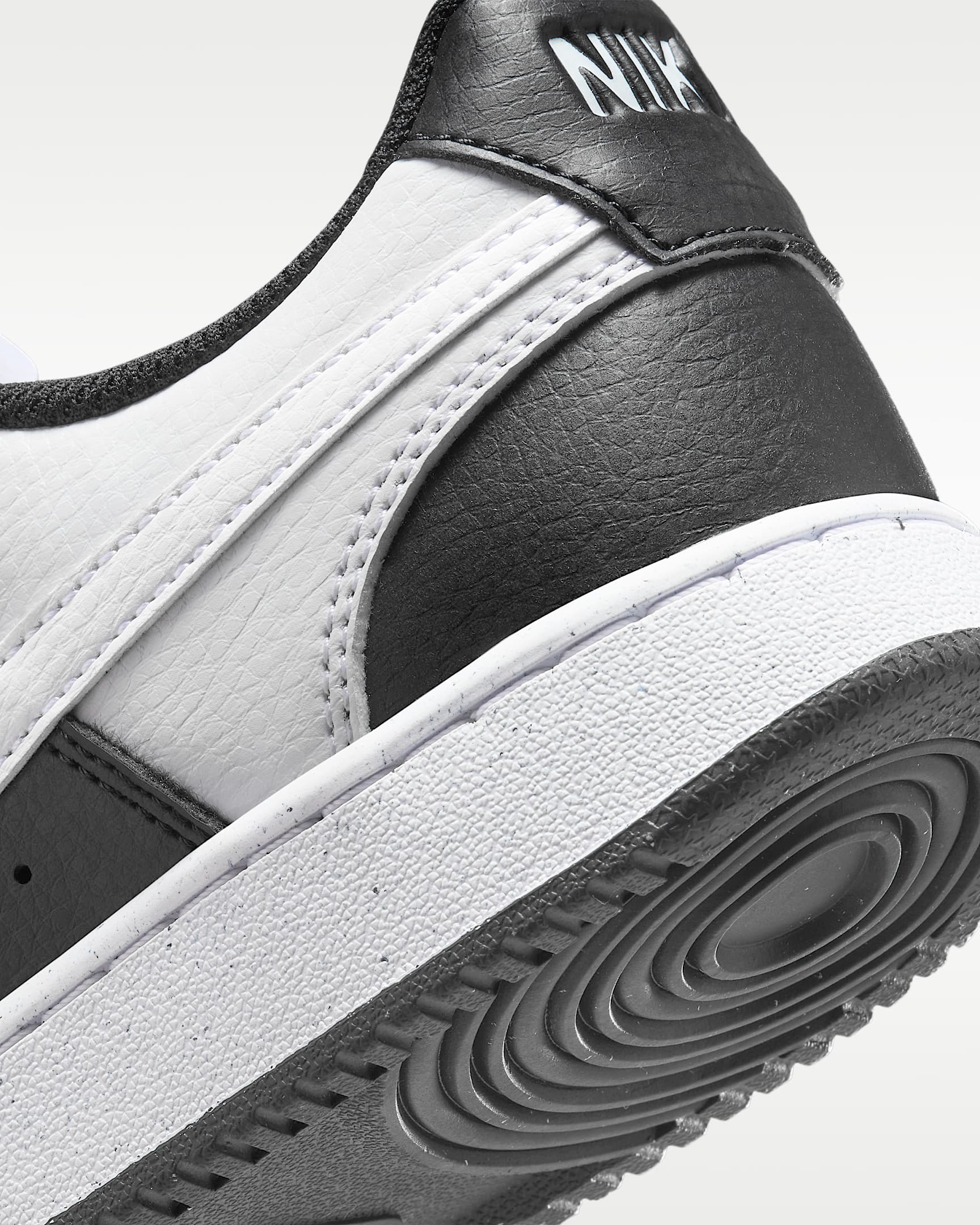 Nike Court Vision Low Next Nature Kadın Ayakkabısı - Siyah/Beyaz