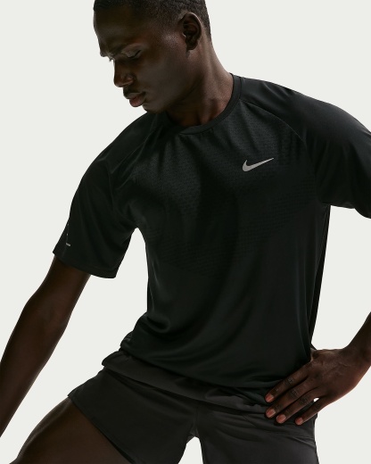 Nike Stride Dri-FIT ADV Kısa Kollu Erkek Koşu Üstü - Siyah