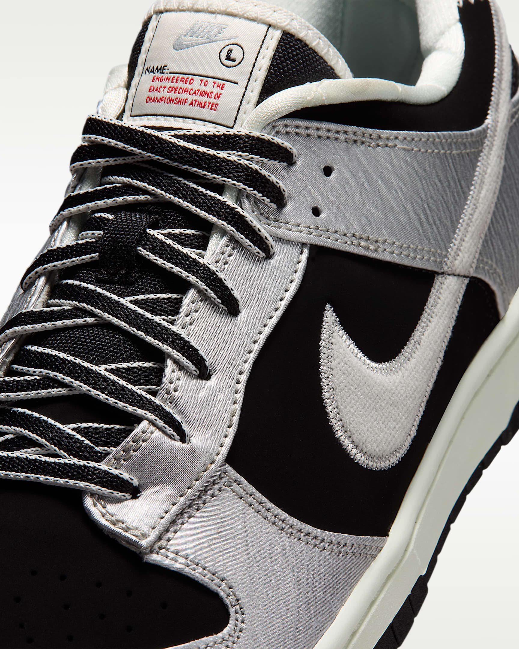 Nike Dunk Low Retro Erkek Ayakkabısı - Metallic Silver/Siyah/Sail/Metallic Silver