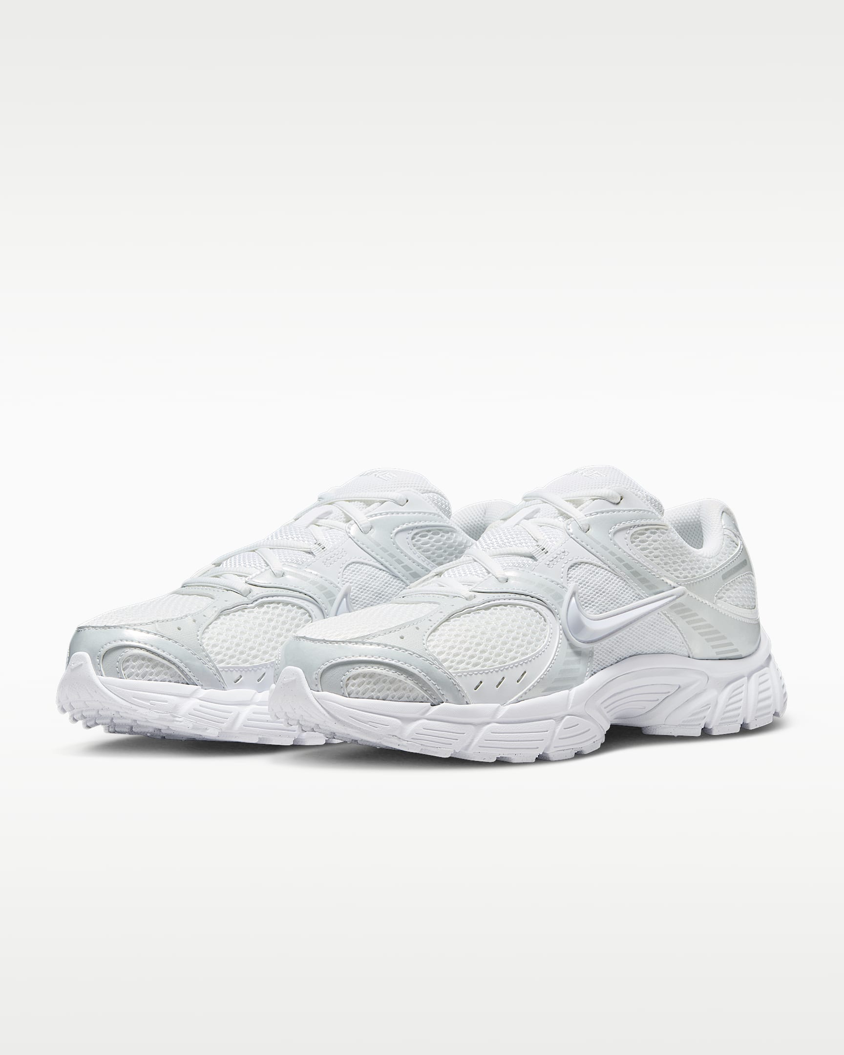 Nike V5 RNR Erkek Ayakkabısı - Beyaz/Siyah/Metallic Silver/Beyaz