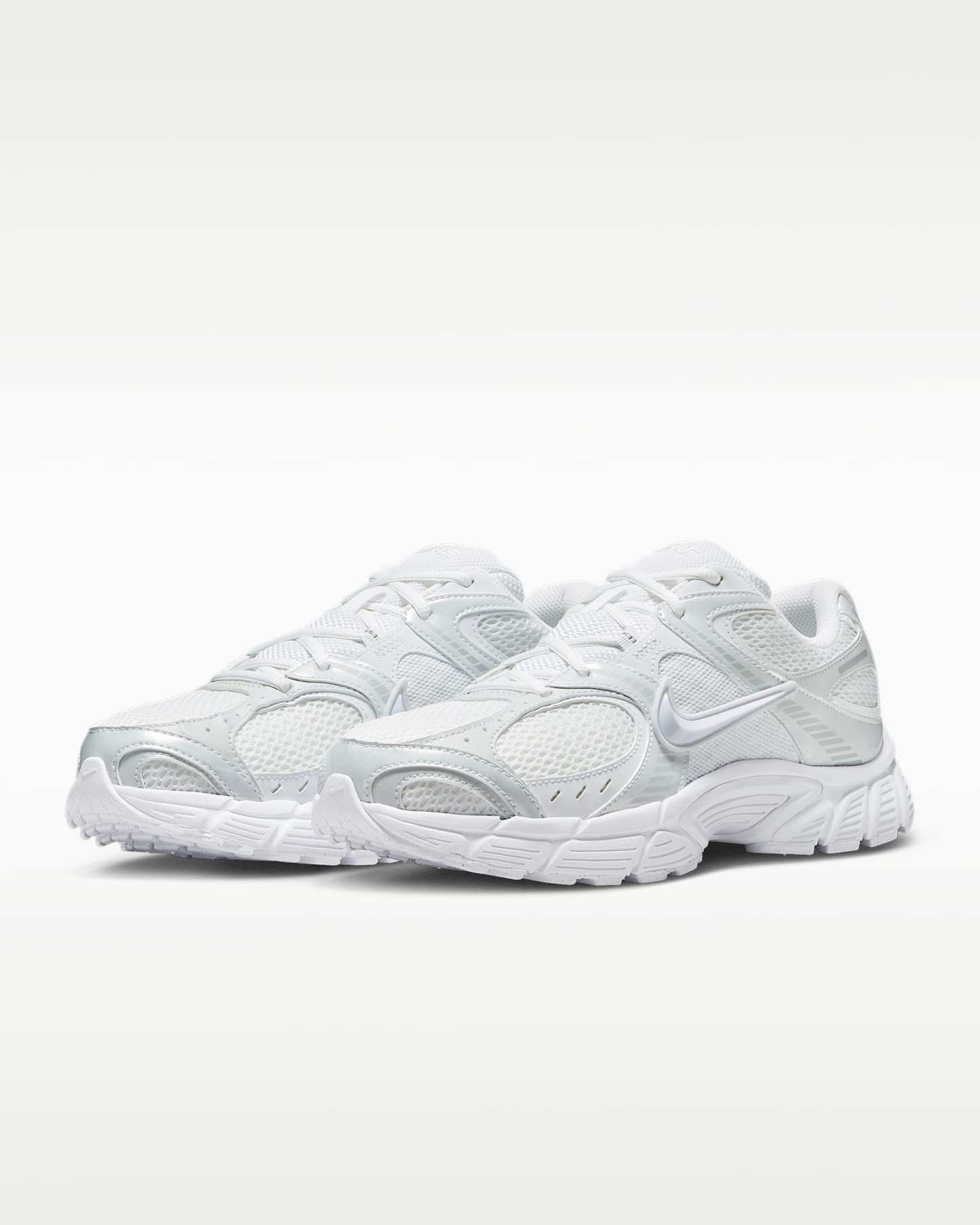 Nike V5 RNR Erkek Ayakkabısı - Beyaz/Siyah/Metallic Silver/Beyaz