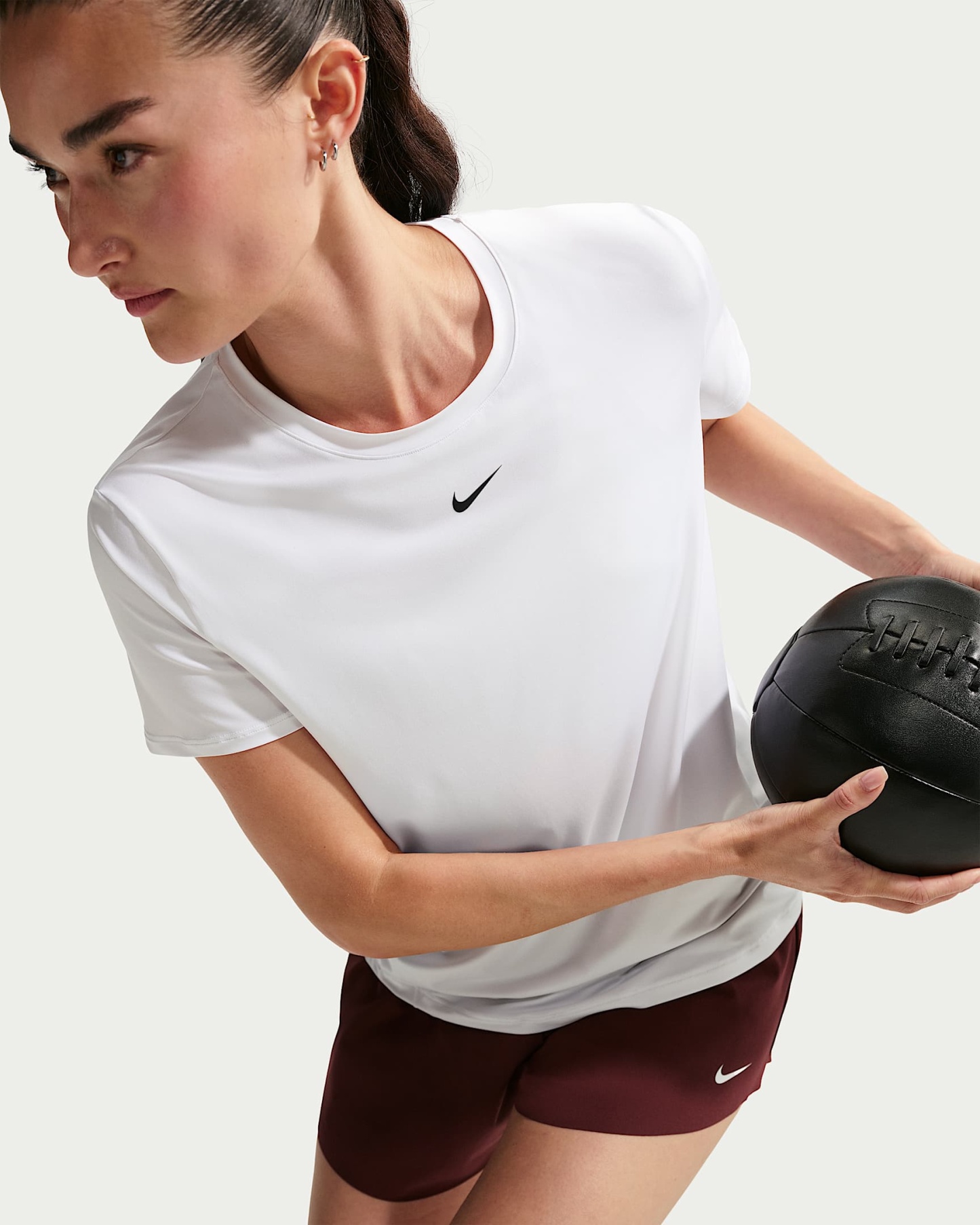 Nike One Classic Dri-FIT Kısa Kollu Kadın Üstü - Beyaz/Siyah