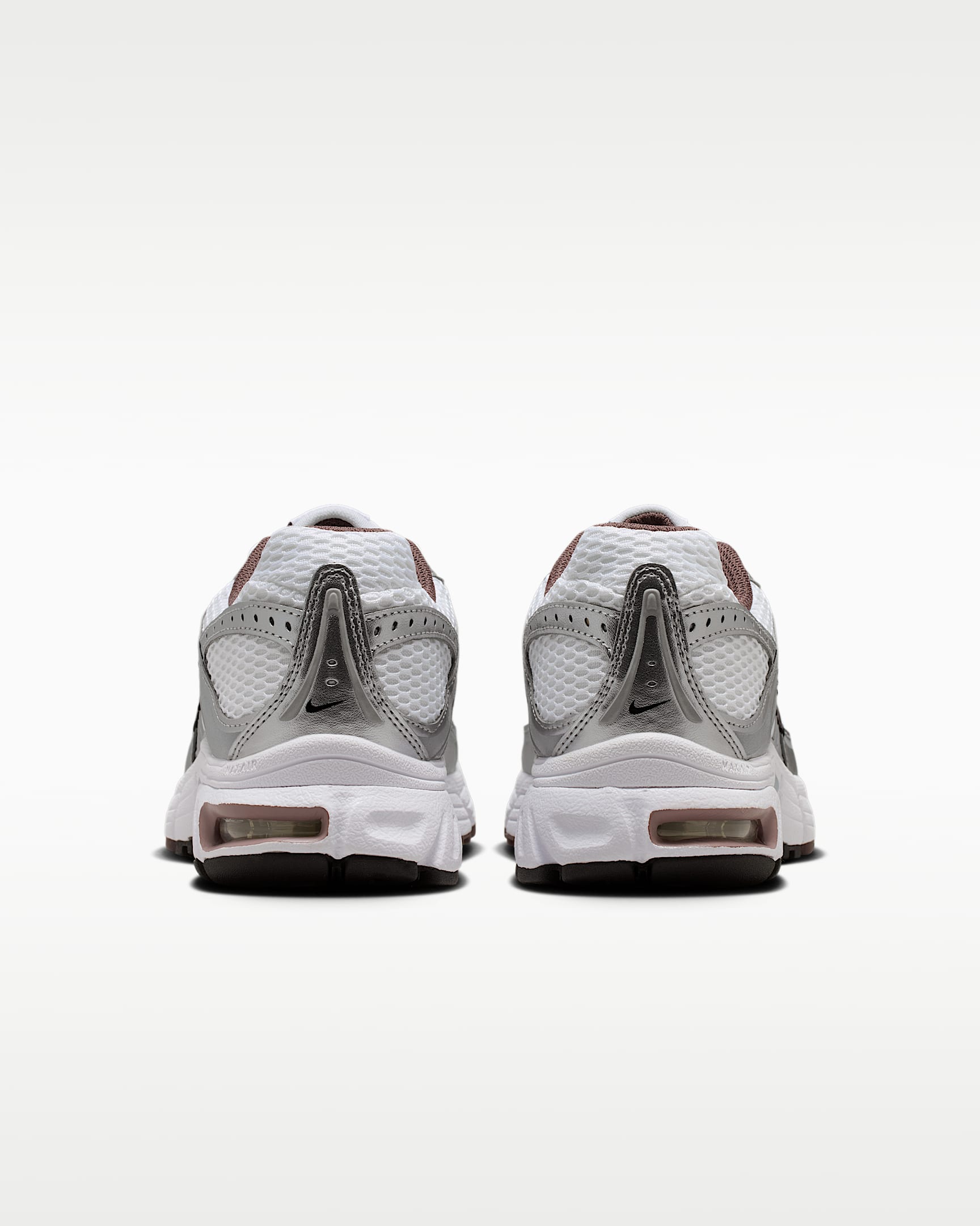 Yansıtıcı Vurgulara Sahip Nike Air Max Moto 2K Kadın Ayakkabısı - Beyaz/Metallic Silver/Siyah/Tattoo