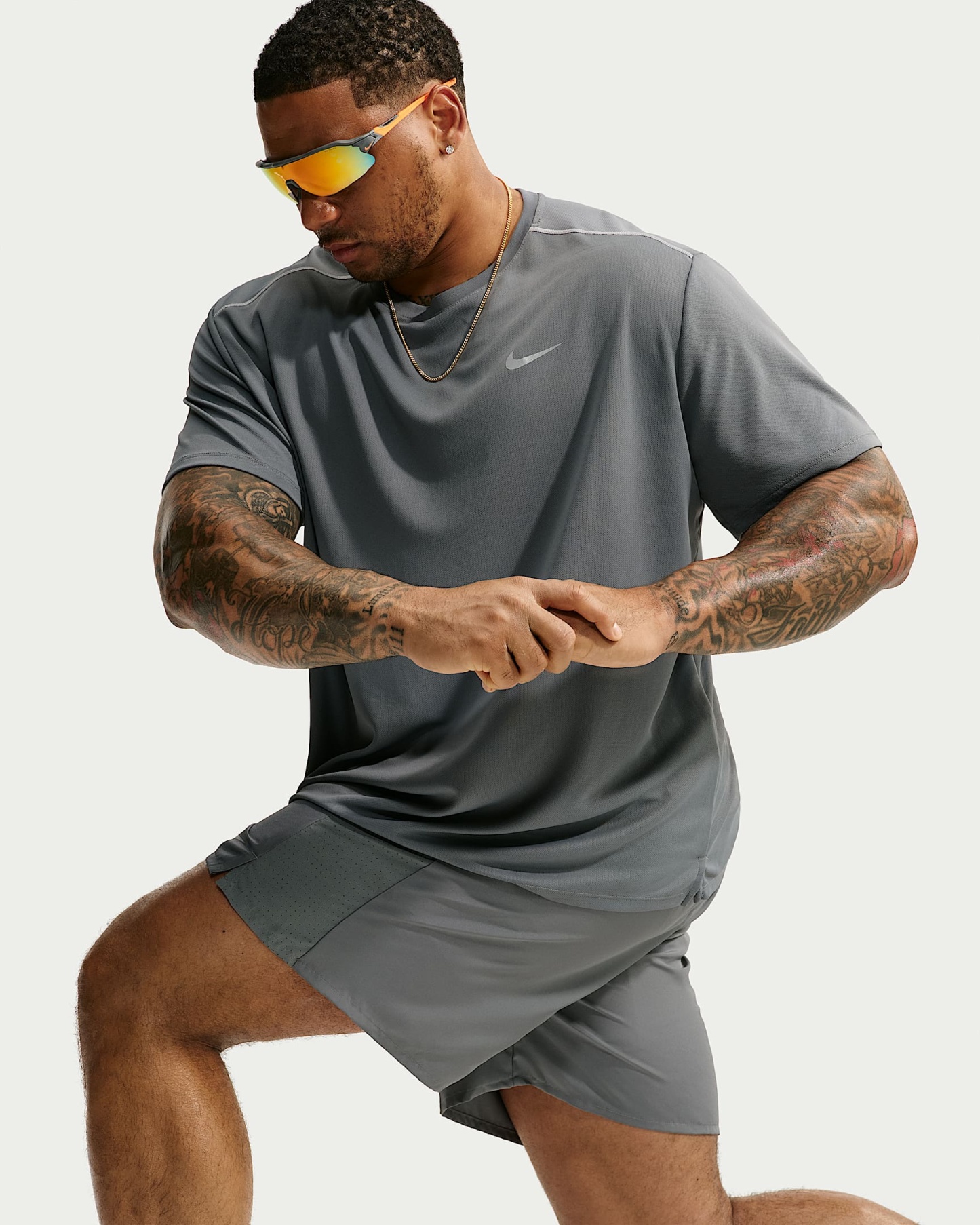 Nike Miler Dri-FIT Kısa Kollu Erkek Koşu Üstü - Smoke Grey/Iron Grey
