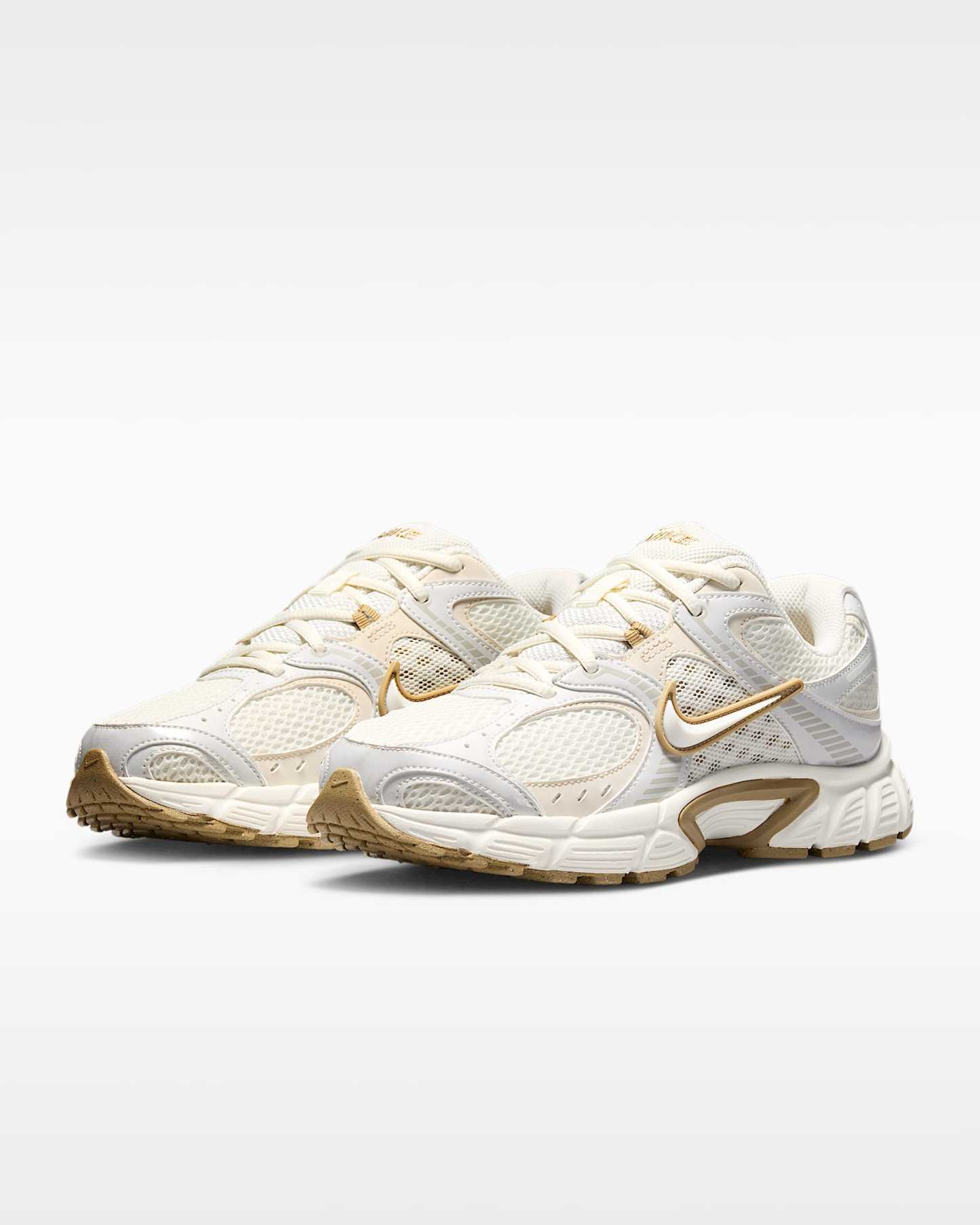 Nike V5 RNR Yansıtıcı Tasarım Vurgulu Kadın Ayakkabısı - Sail/Parachute Beige/Light Orewood Brown/Sail