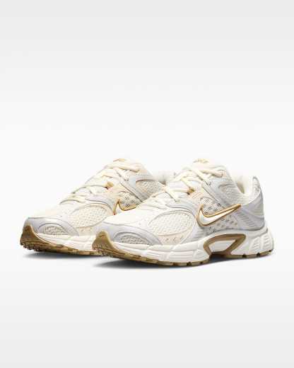 Nike V5 RNR Yansıtıcı Tasarım Vurgulu Kadın Ayakkabısı - Sail/Parachute Beige/Light Orewood Brown/Sail