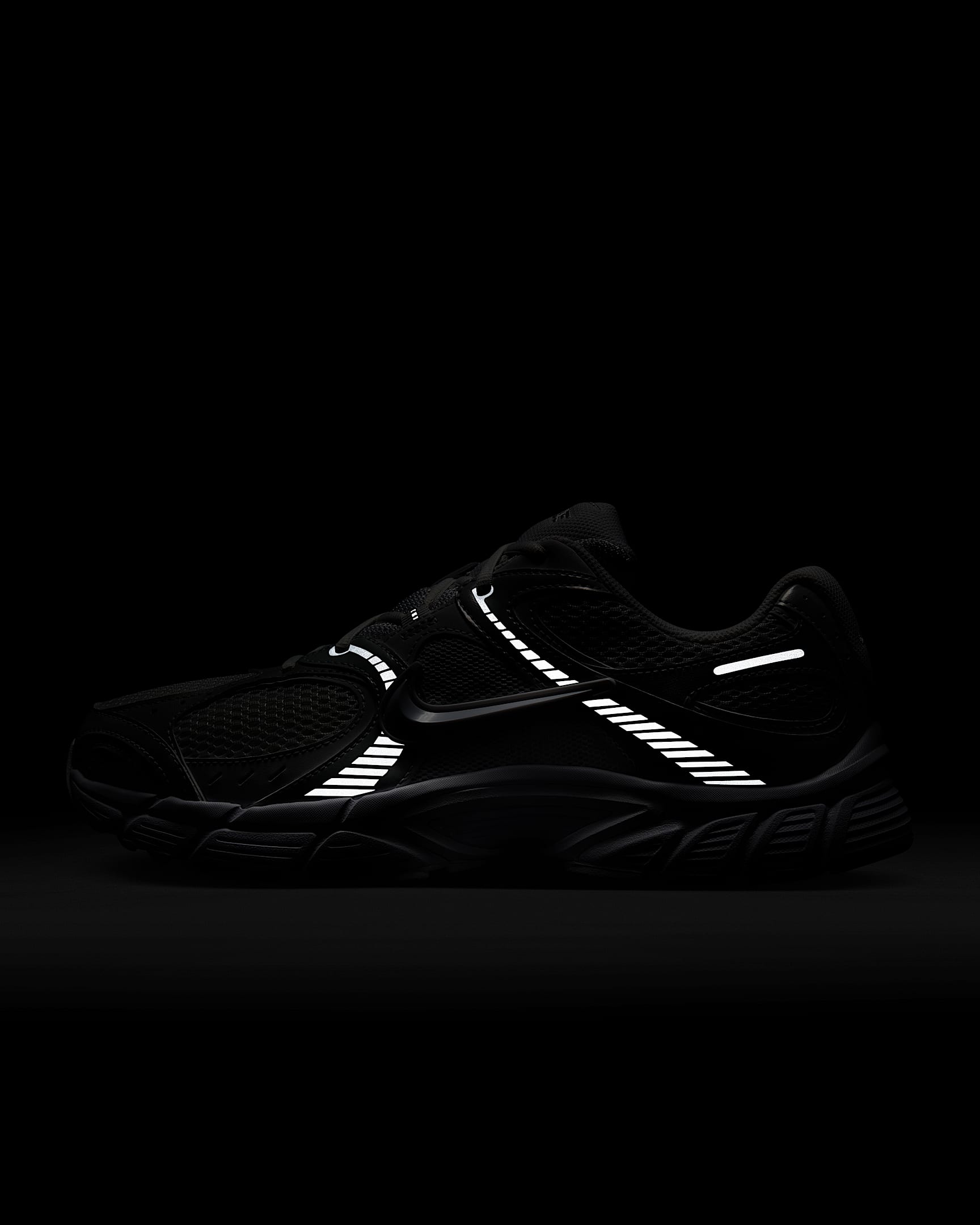 Nike V5 RNR Erkek Ayakkabısı - Beyaz/Siyah/Metallic Silver/Beyaz