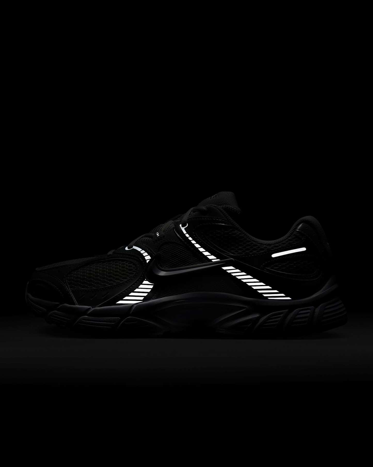 Nike V5 RNR Erkek Ayakkabısı - Beyaz/Siyah/Metallic Silver/Beyaz