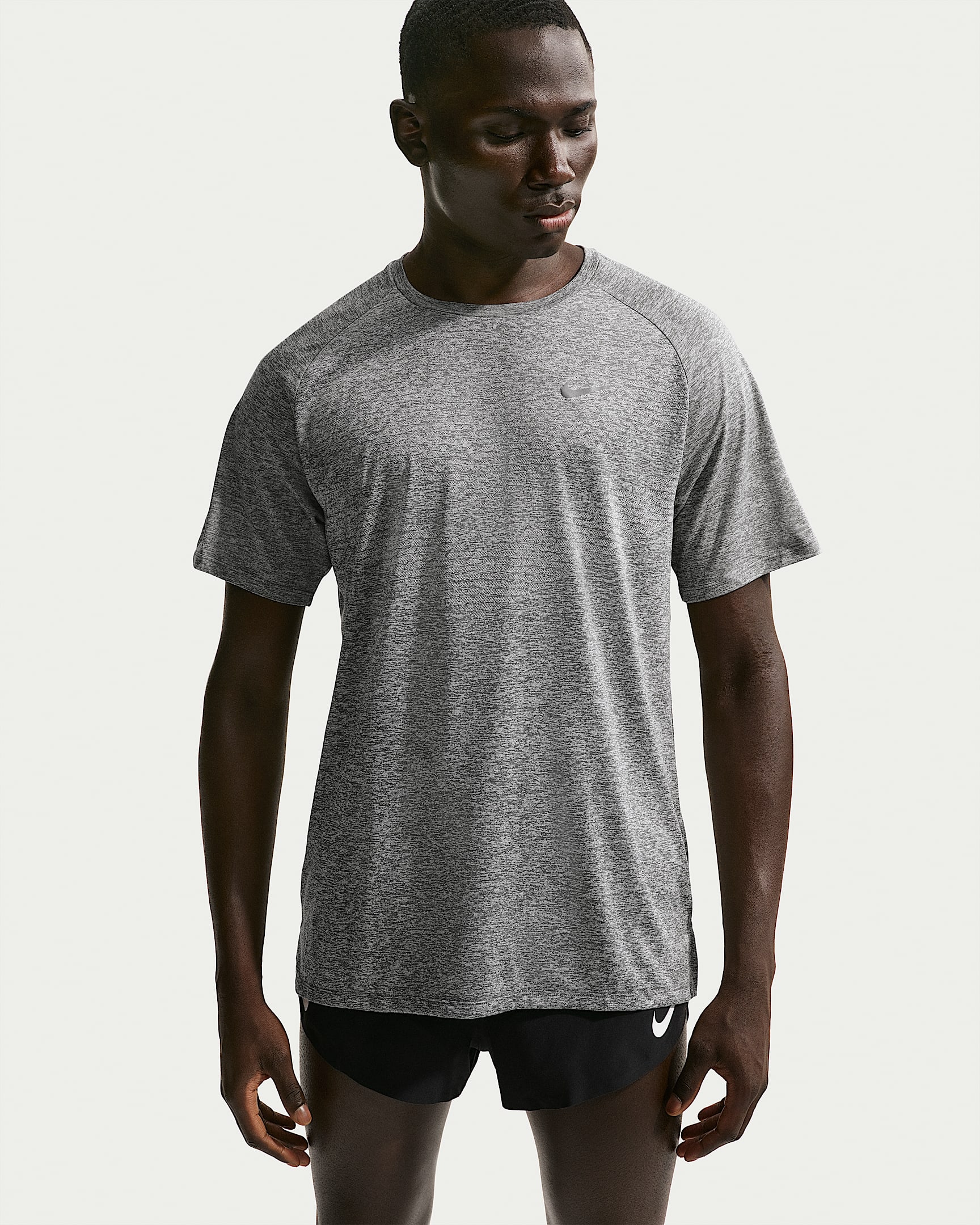Nike Stride Dri-FIT ADV Kısa Kollu Erkek Koşu Üstü - Smoke Grey/Heather