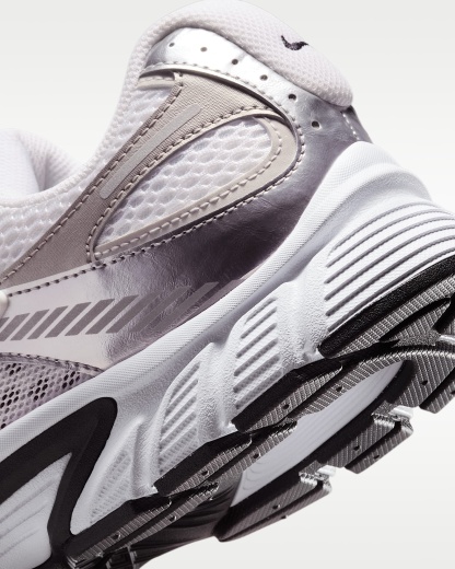 Nike V5 RNR Erkek Ayakkabısı - Beyaz/Vast Grey/College Grey/Siyah