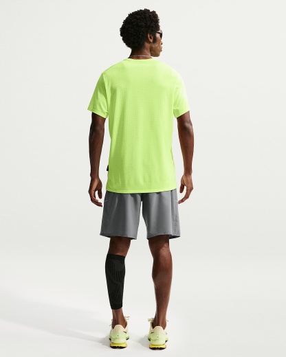 Nike Miler Dri-FIT 23 cm Astarsız Erkek Koşu Şortu - Smoke Grey/Smoke Grey