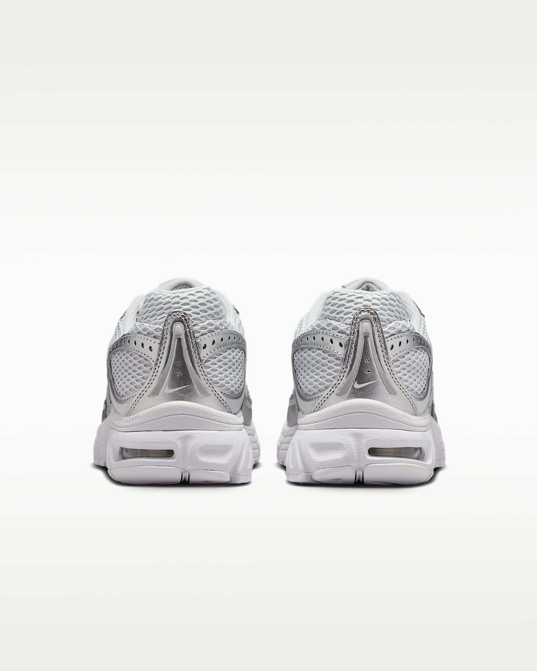 Yansıtıcı Vurgulara Sahip Nike Air Max Moto 2K Kadın Ayakkabısı - Grey Fog/Metallic Silver/Beyaz