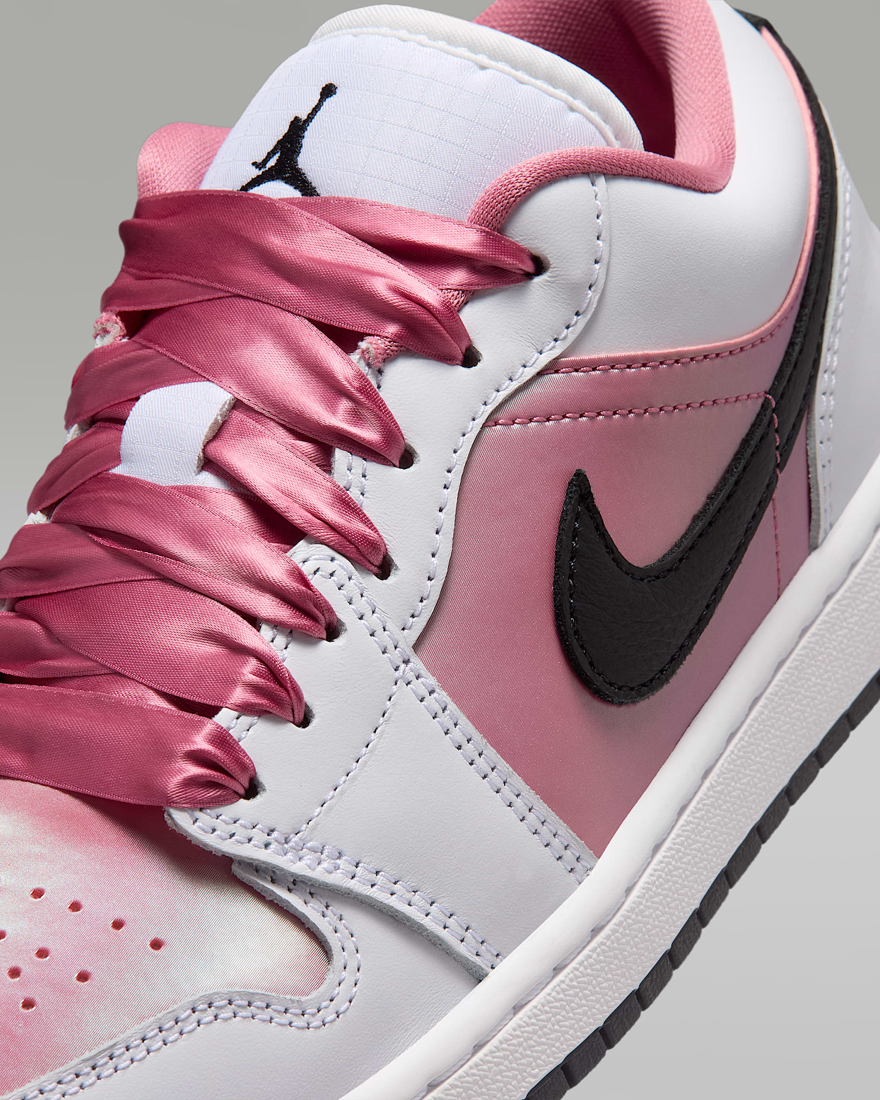 Air Jordan 1 Low SE Kadın Ayakkabısı - Beyaz/Siyah/Desert Berry