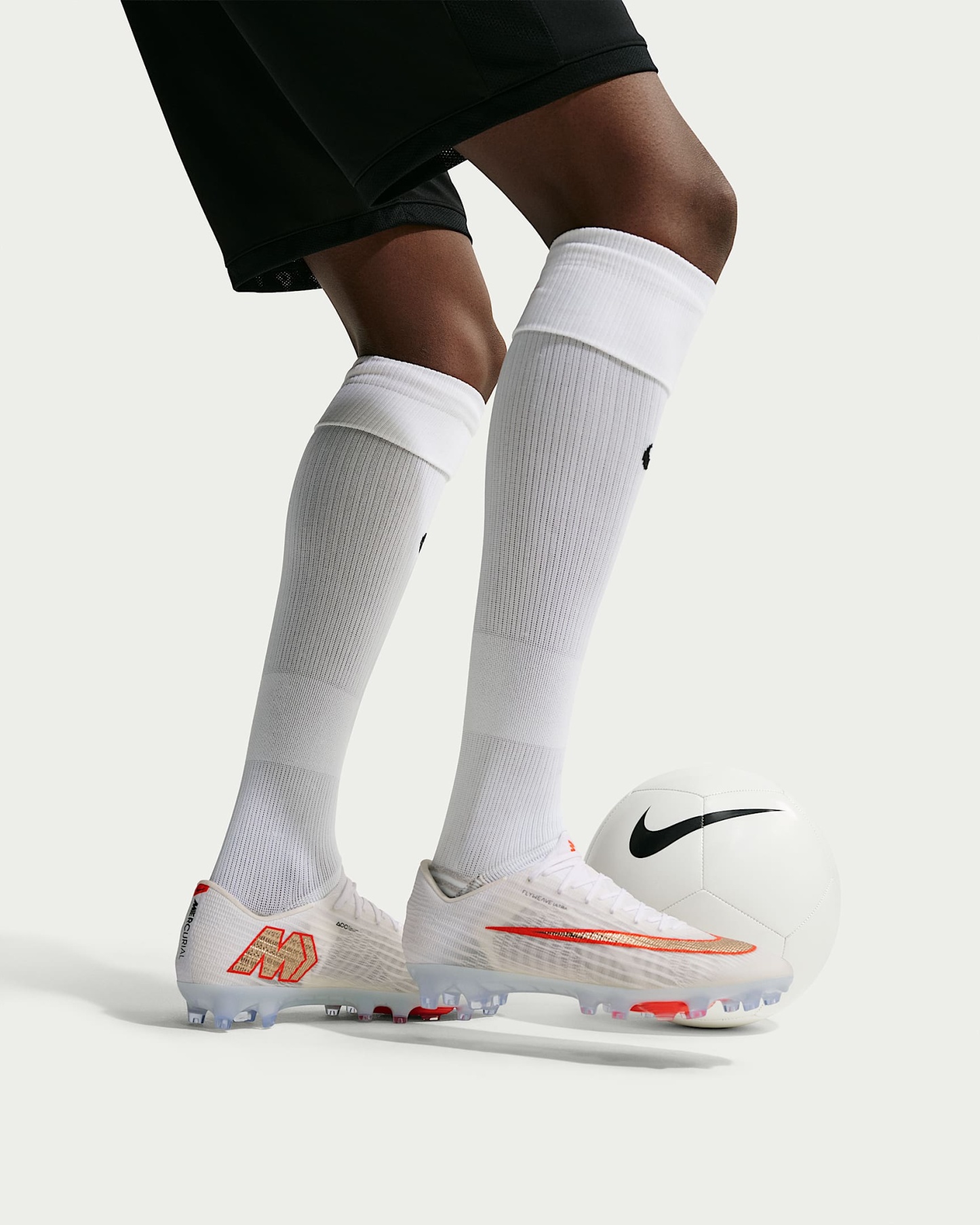 Nike Mercurial Superfly 11 Elite Düşük Bilekli Suni Çim Kramponu - Beyaz/Bright Crimson/Blur