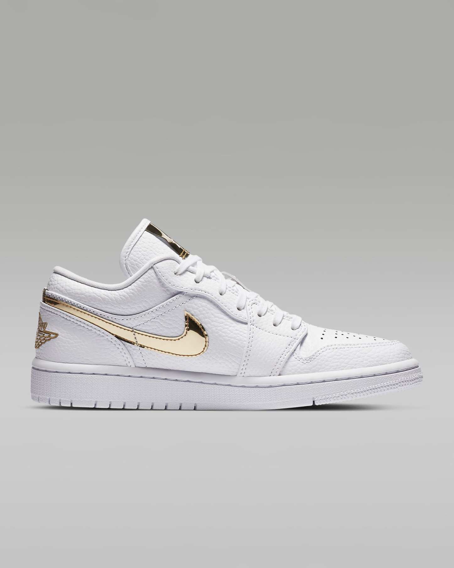 Air Jordan 1 Low SE Kadın Ayakkabısı - Beyaz/Beyaz/Metallic Gold