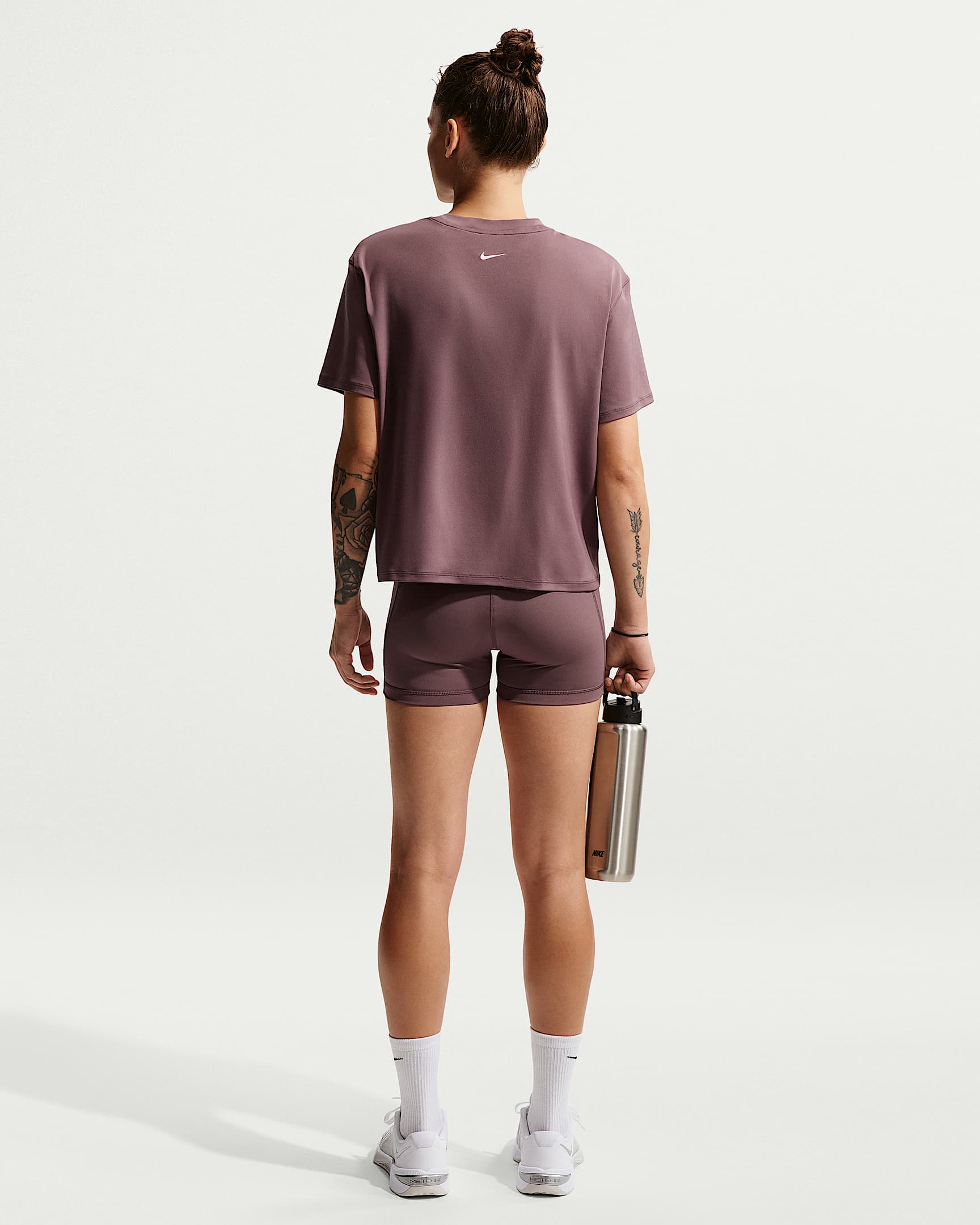 Nike Pro Normal Belli 8 cm Kadın Bisiklet Şortu - Tattoo/Beyaz