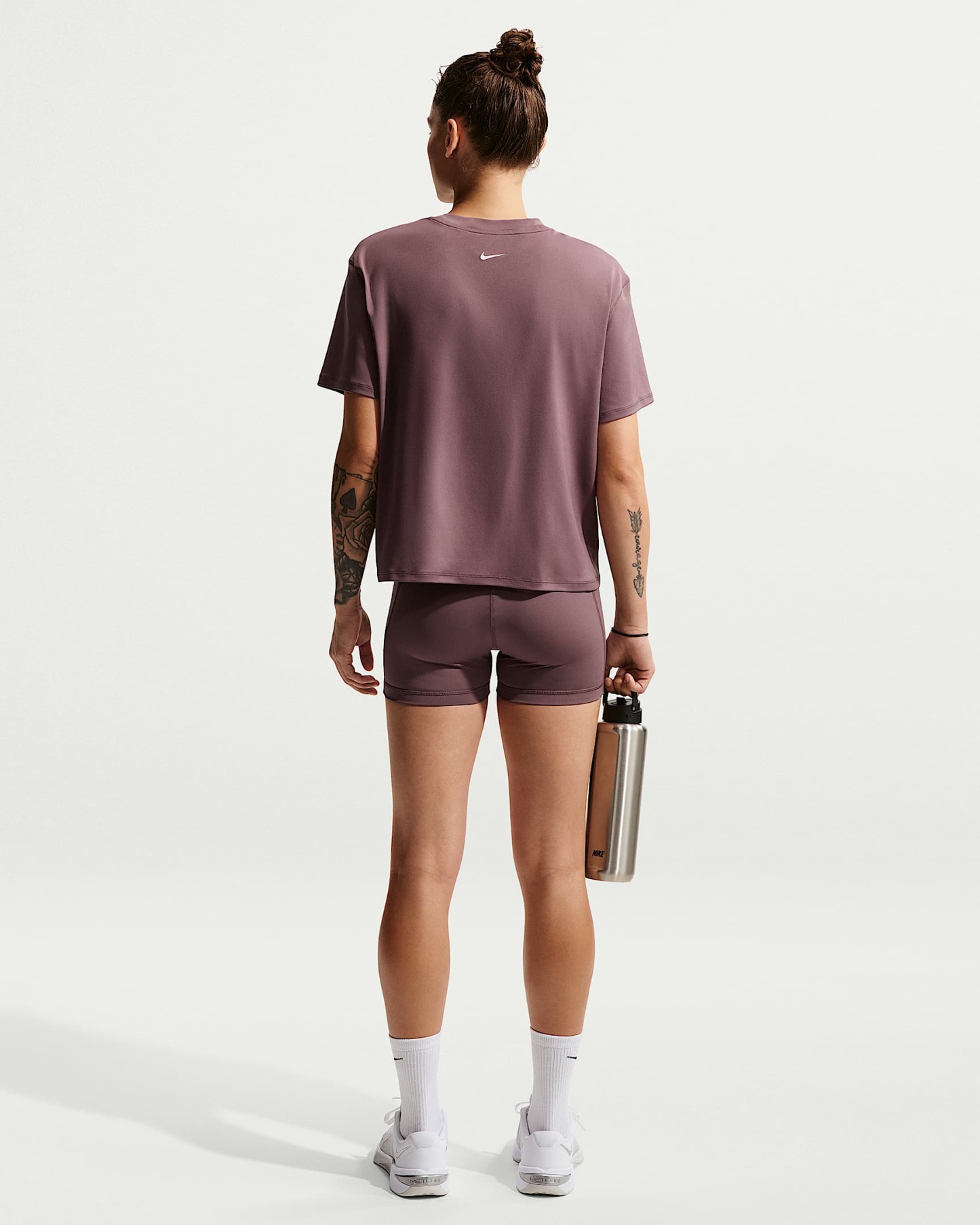 Nike Pro Normal Belli 8 cm Kadın Bisiklet Şortu - Tattoo/Beyaz