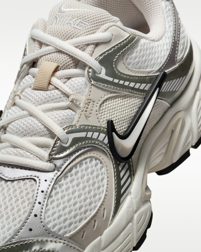 Nike V5 RNR Yansıtıcı Tasarım Vurgulu Kadın Ayakkabısı - Summit White/Sail/Siyah/Light Orewood Brown
