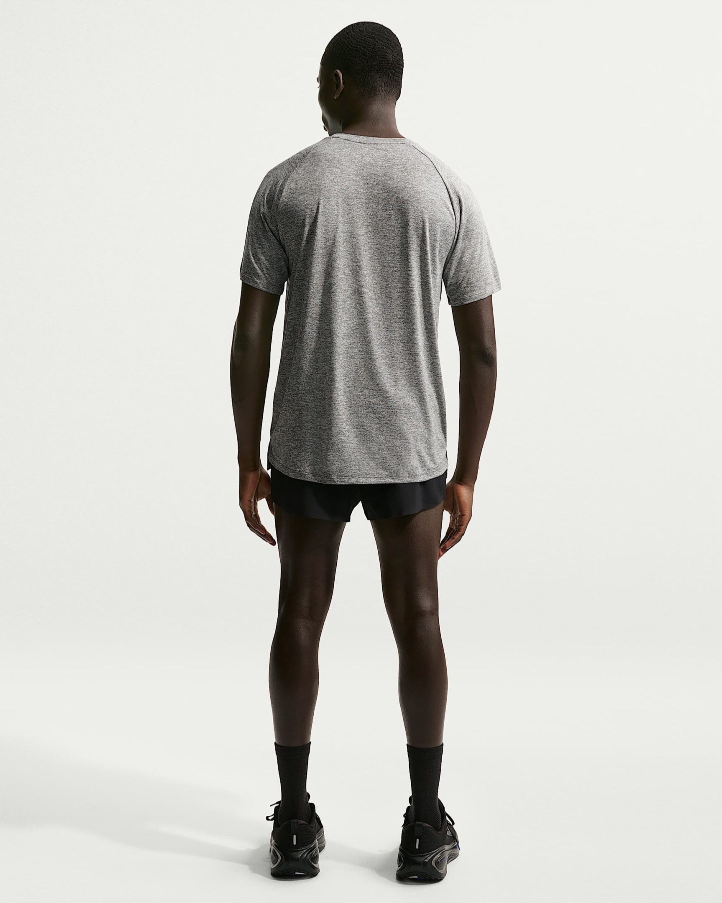 Nike Stride Dri-FIT ADV Kısa Kollu Erkek Koşu Üstü - Smoke Grey/Heather