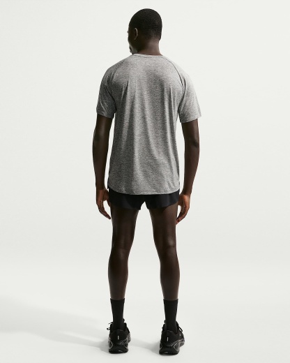 Nike Stride Dri-FIT ADV Kısa Kollu Erkek Koşu Üstü - Smoke Grey/Heather