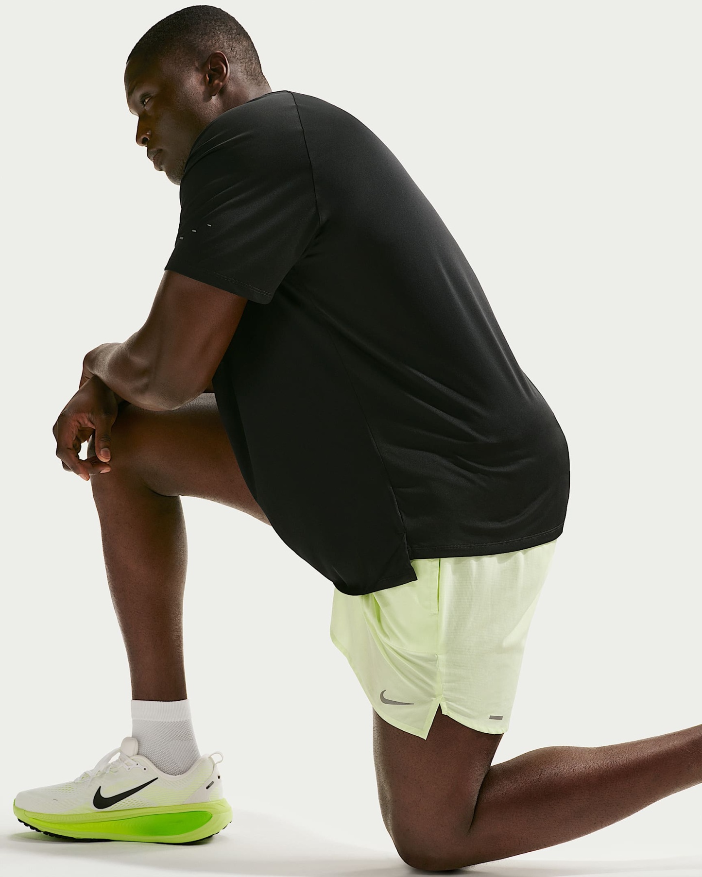 Nike Stride Dri-FIT ADV Kısa Kollu Erkek Koşu Üstü - Siyah