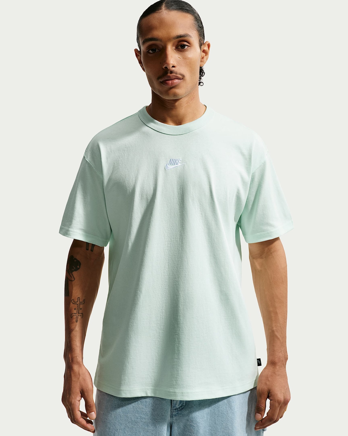 Nike Sportswear Premium Essentials Erkek Tişörtü - Barely Green