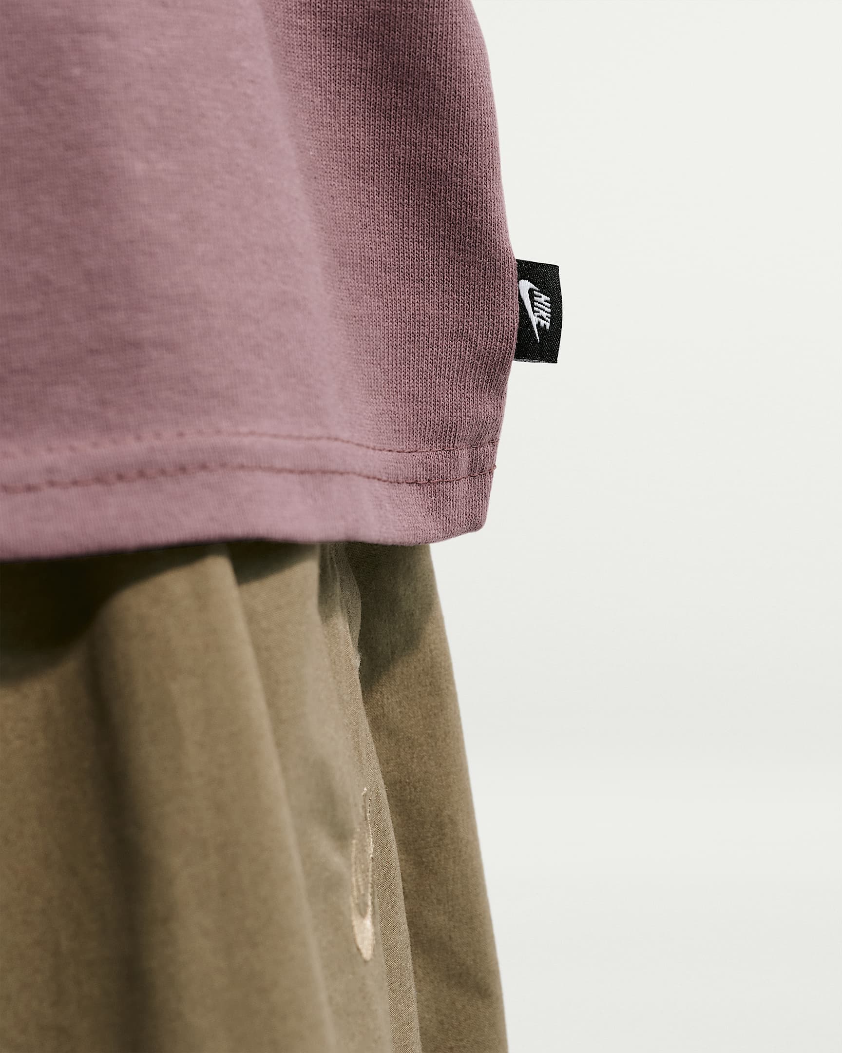Nike Sportswear Premium Essentials Erkek Tişörtü - Tattoo