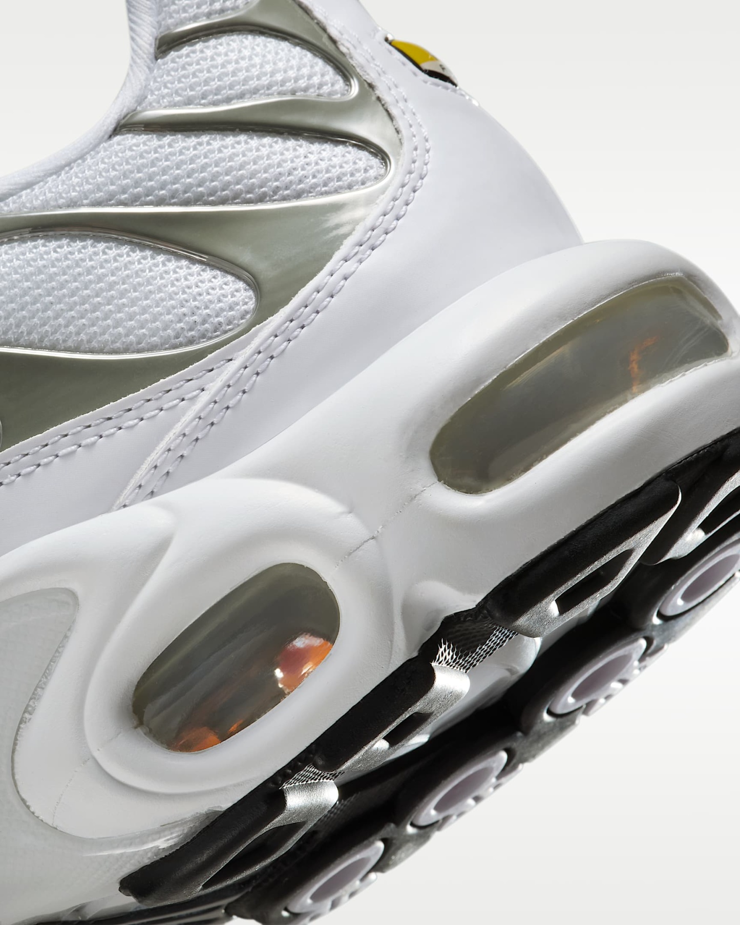 Nike Air Max Plus SE Kadın Ayakkabısı - Beyaz/Pure Platinum/Siyah