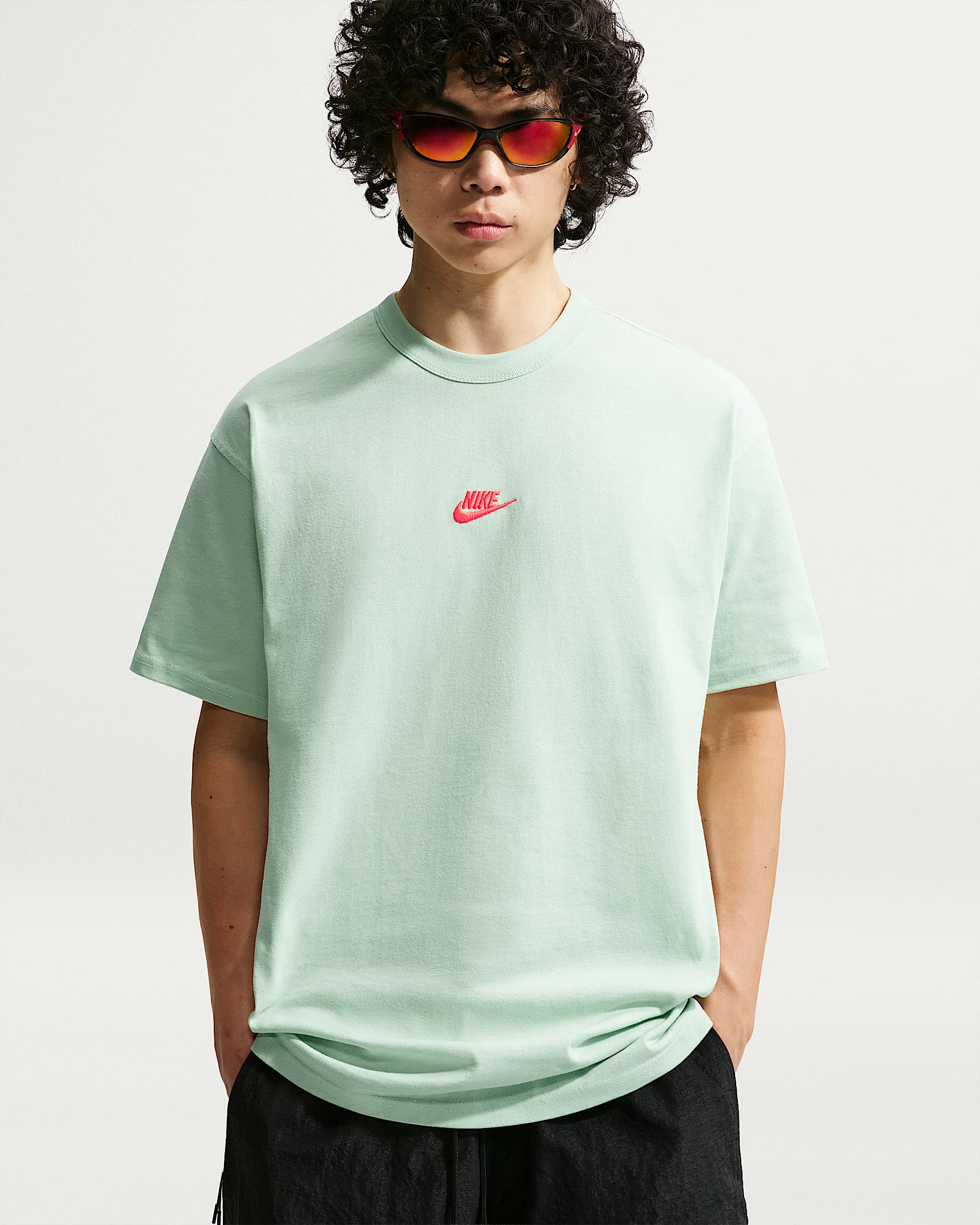 Nike Sportswear Premium Essentials Erkek Tişörtü - Jade Aura